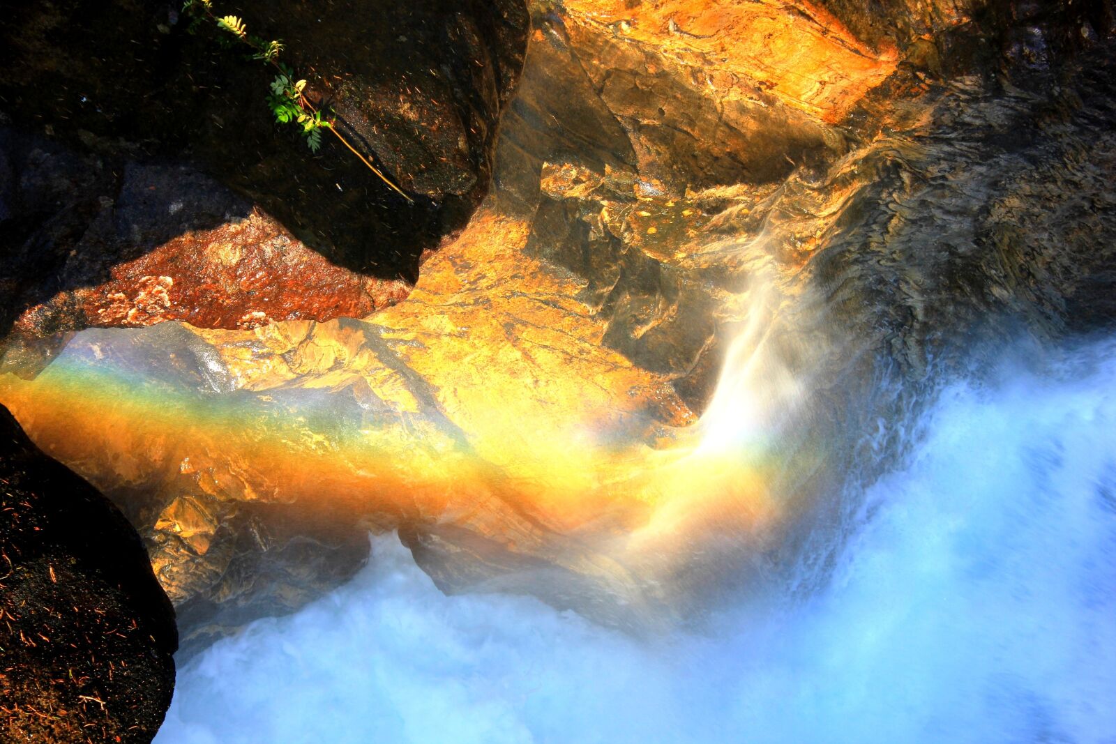 Canon EOS 550D (EOS Rebel T2i / EOS Kiss X4) sample photo. Rainbow, waterfall, norway photography