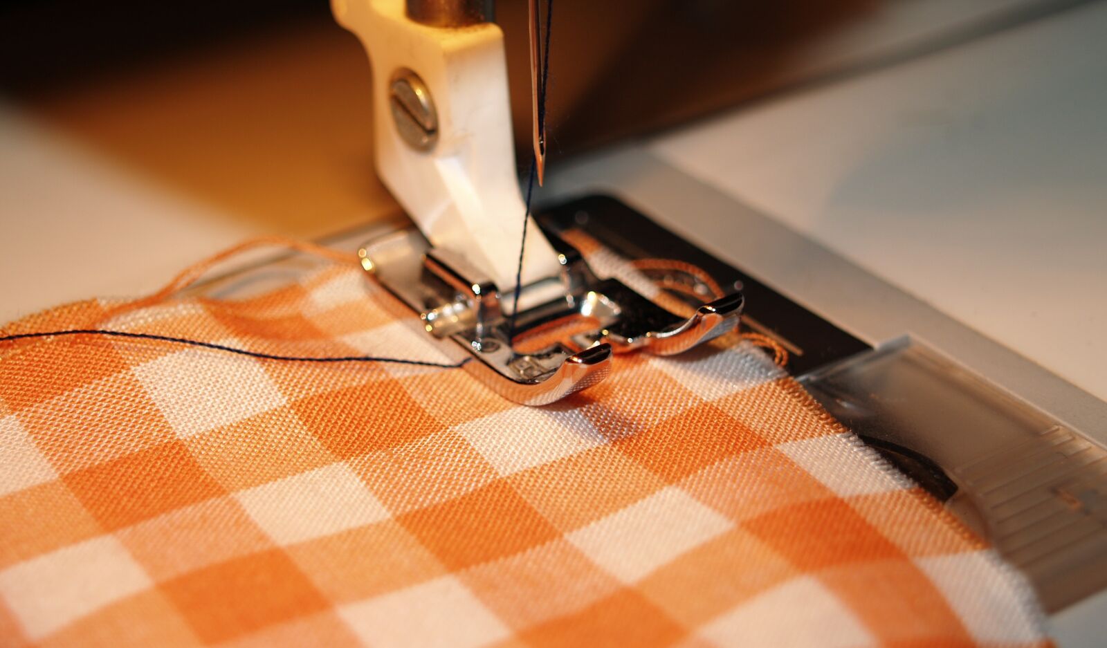 Olympus E-500 (EVOLT E-500) sample photo. Sewing, sewing machine, material photography