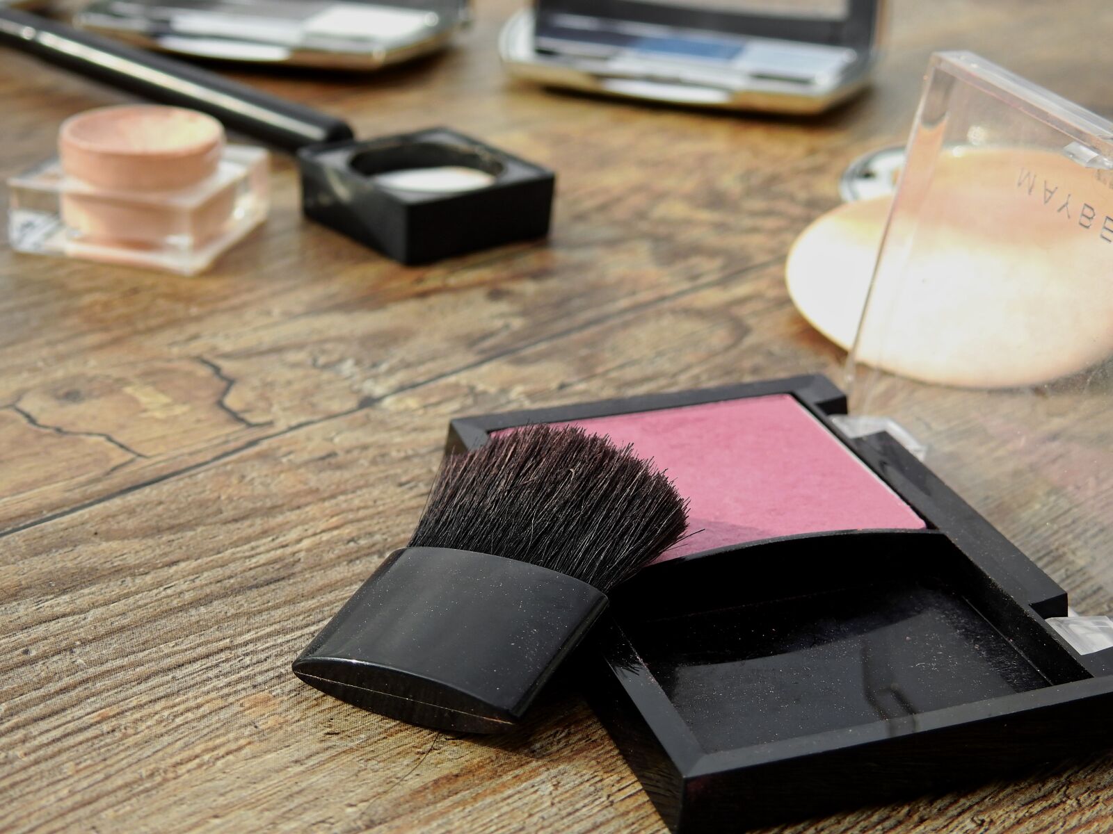 Nikon Coolpix P900 sample photo. Cosmetics, make up, makeup photography