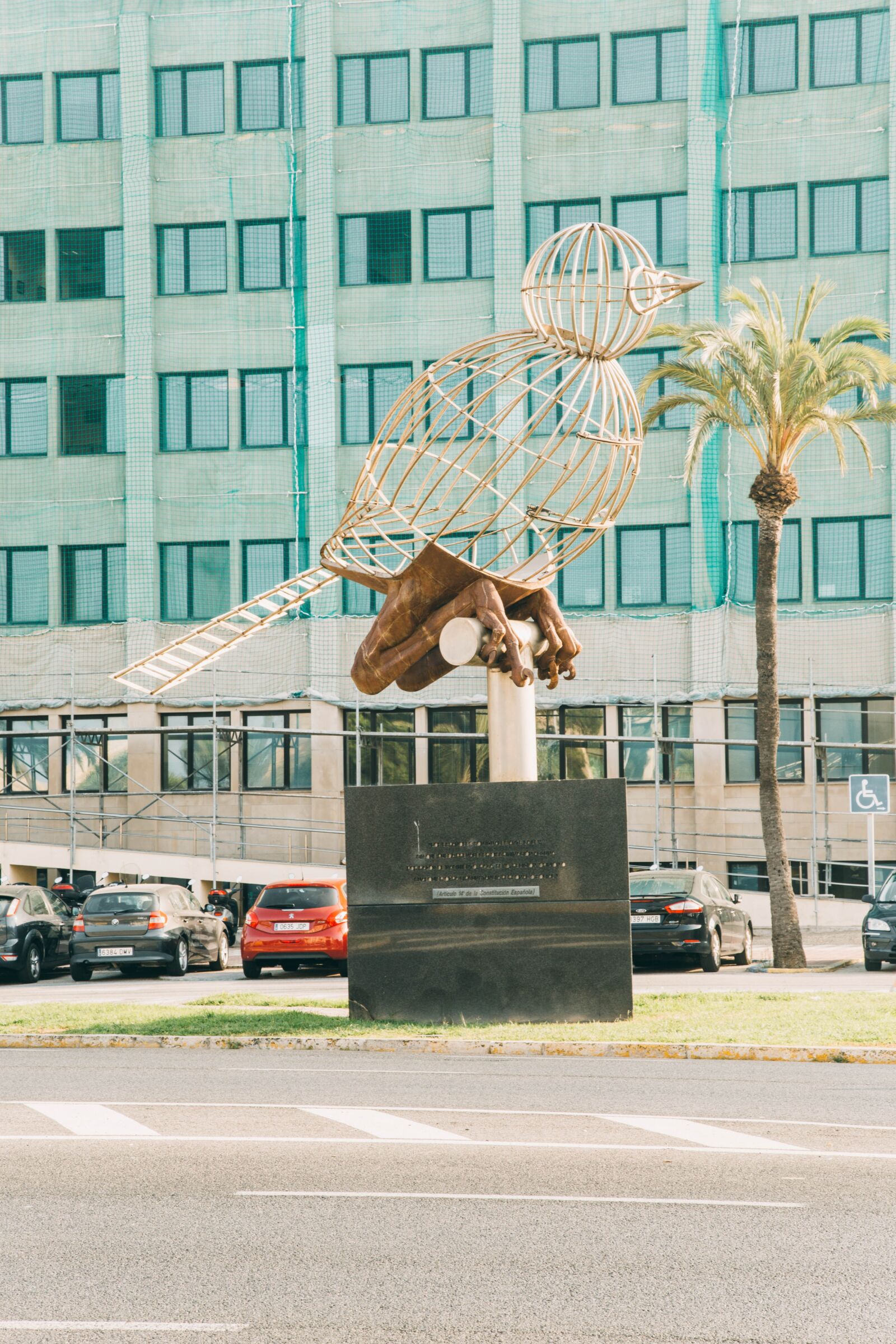 Canon EOS 6D + Canon EF 24-105mm F4L IS USM sample photo. Cadiz, spain, sculpture photography