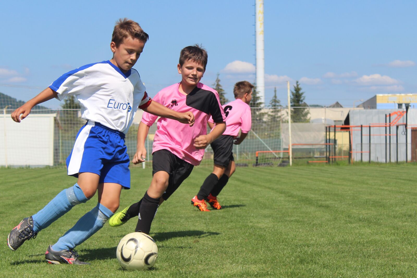 Canon EOS 1300D (EOS Rebel T6 / EOS Kiss X80) sample photo. Football, pupils, younger pupils photography