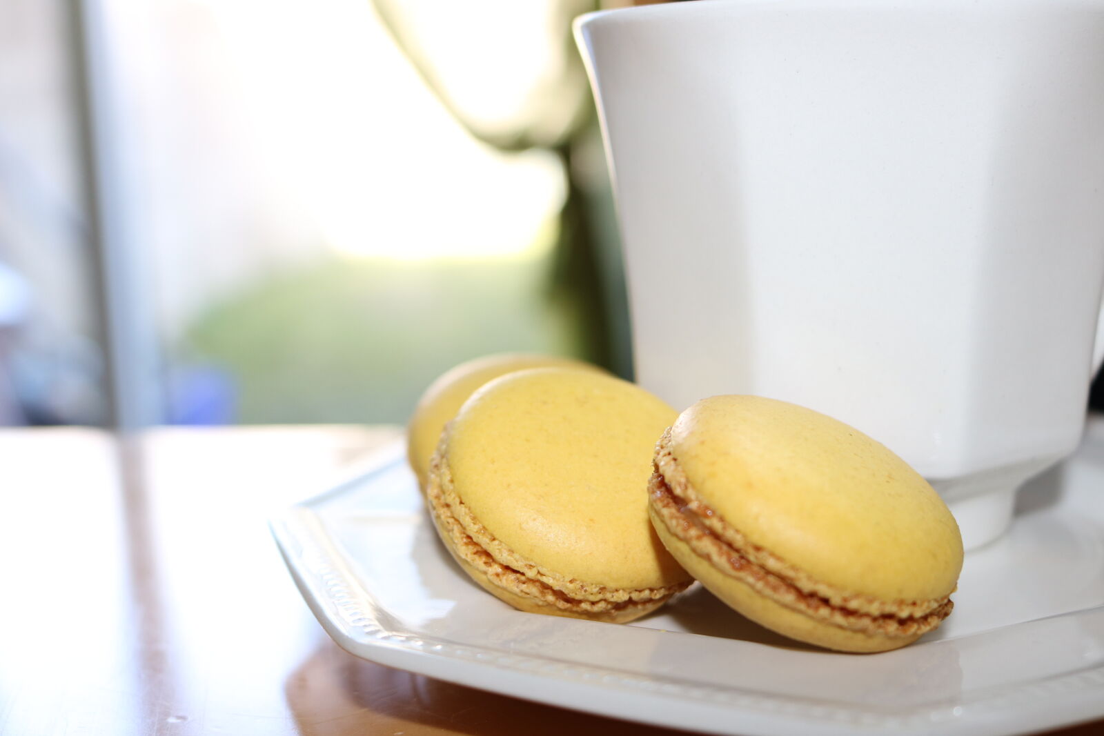Canon EOS 750D (EOS Rebel T6i / EOS Kiss X8i) sample photo. Coffee, macaroons, sweet, yellow photography