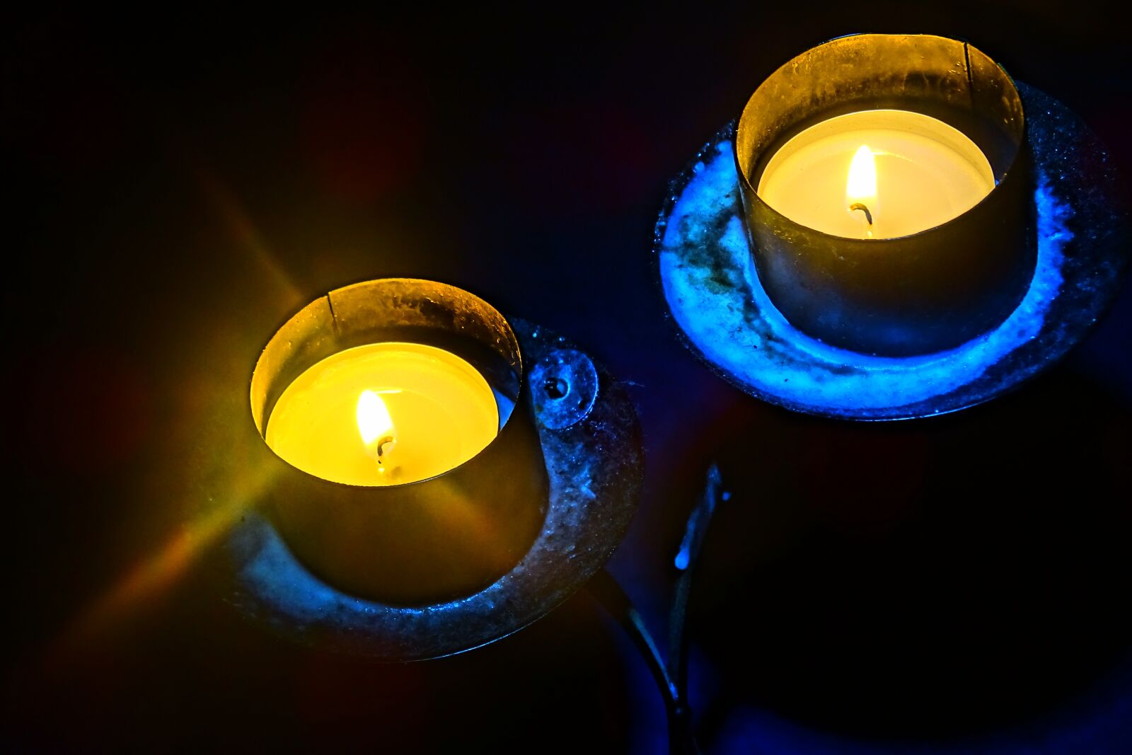 Sony Cyber-shot DSC-HX400V sample photo. Candle holders, light, flame photography