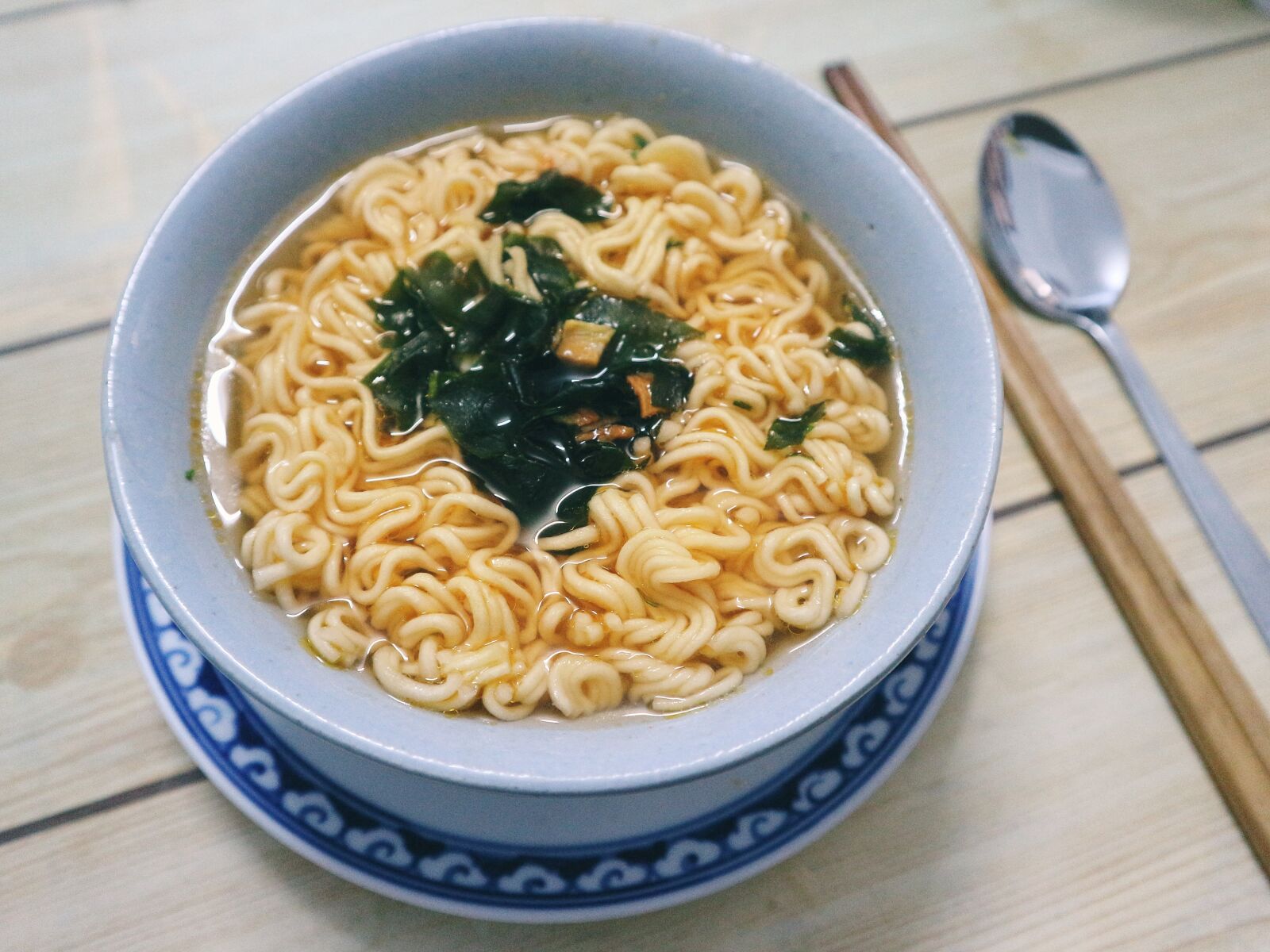 Canon EF-M 15-45mm F3.5-6.3 IS STM sample photo. Noodles, seaweed, hot photography