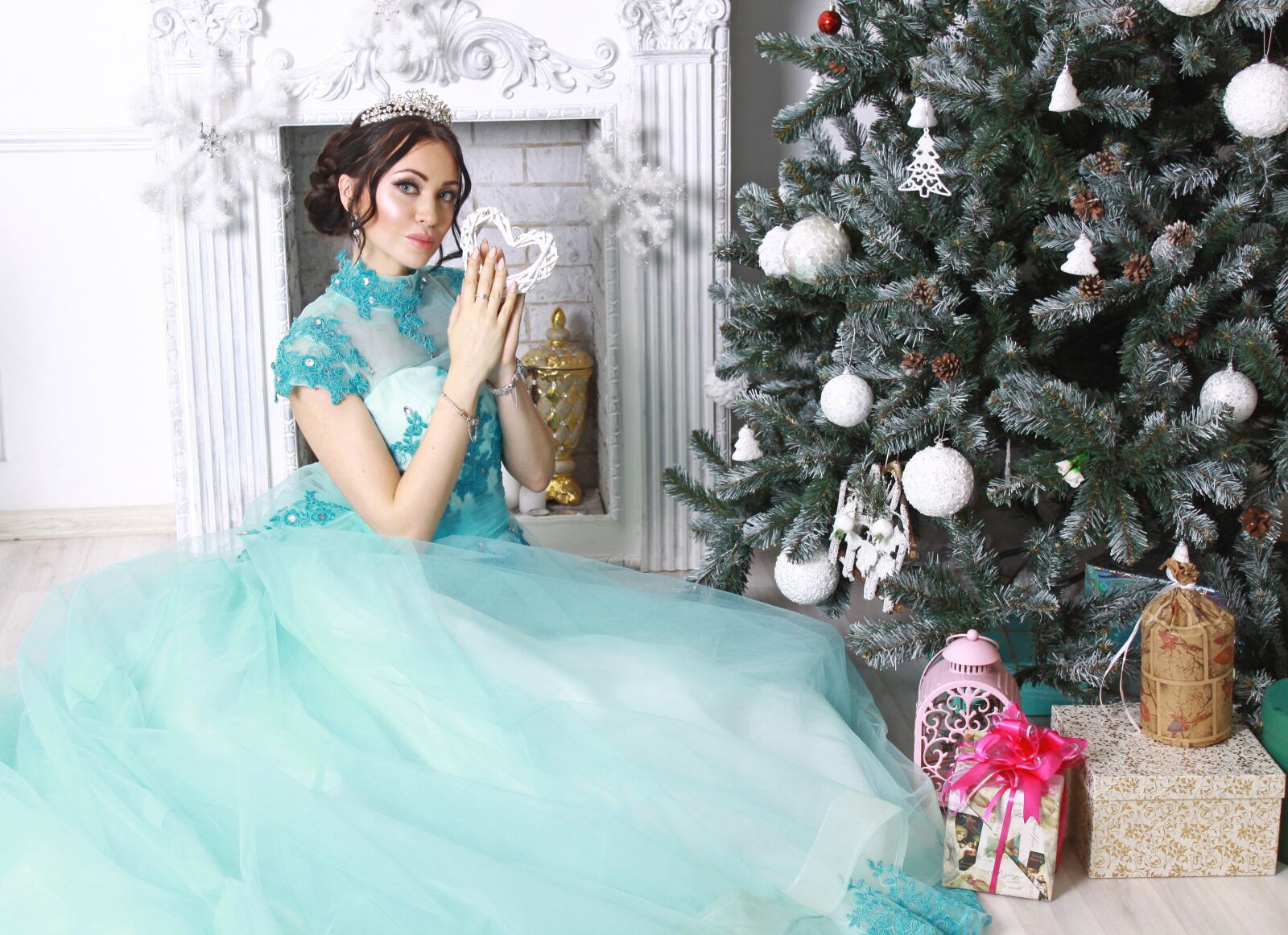 Canon EOS 50D sample photo. Princess, christmas tree, new photography