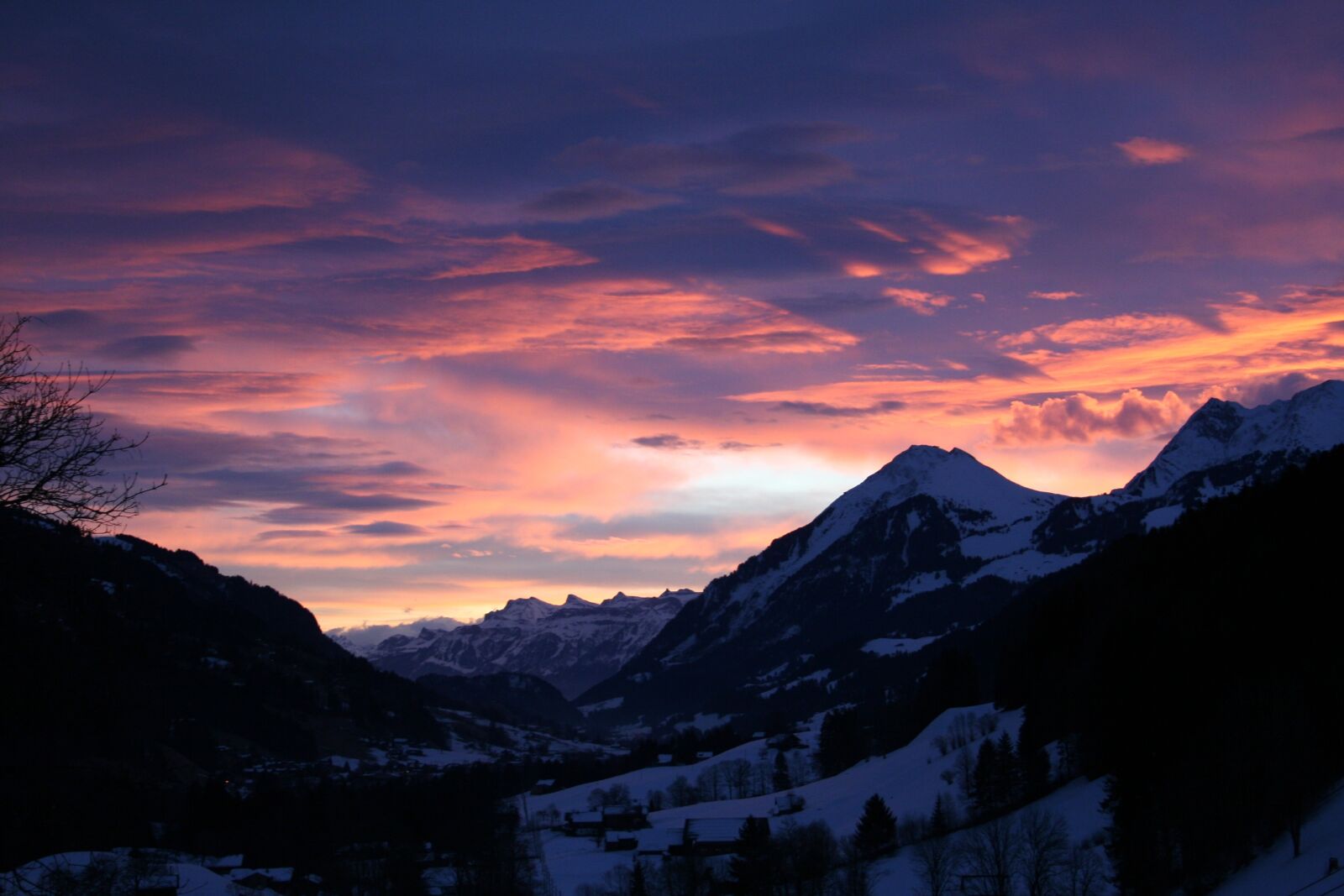 Canon EOS 350D (EOS Digital Rebel XT / EOS Kiss Digital N) sample photo. Sunset, mountains, afterglow photography
