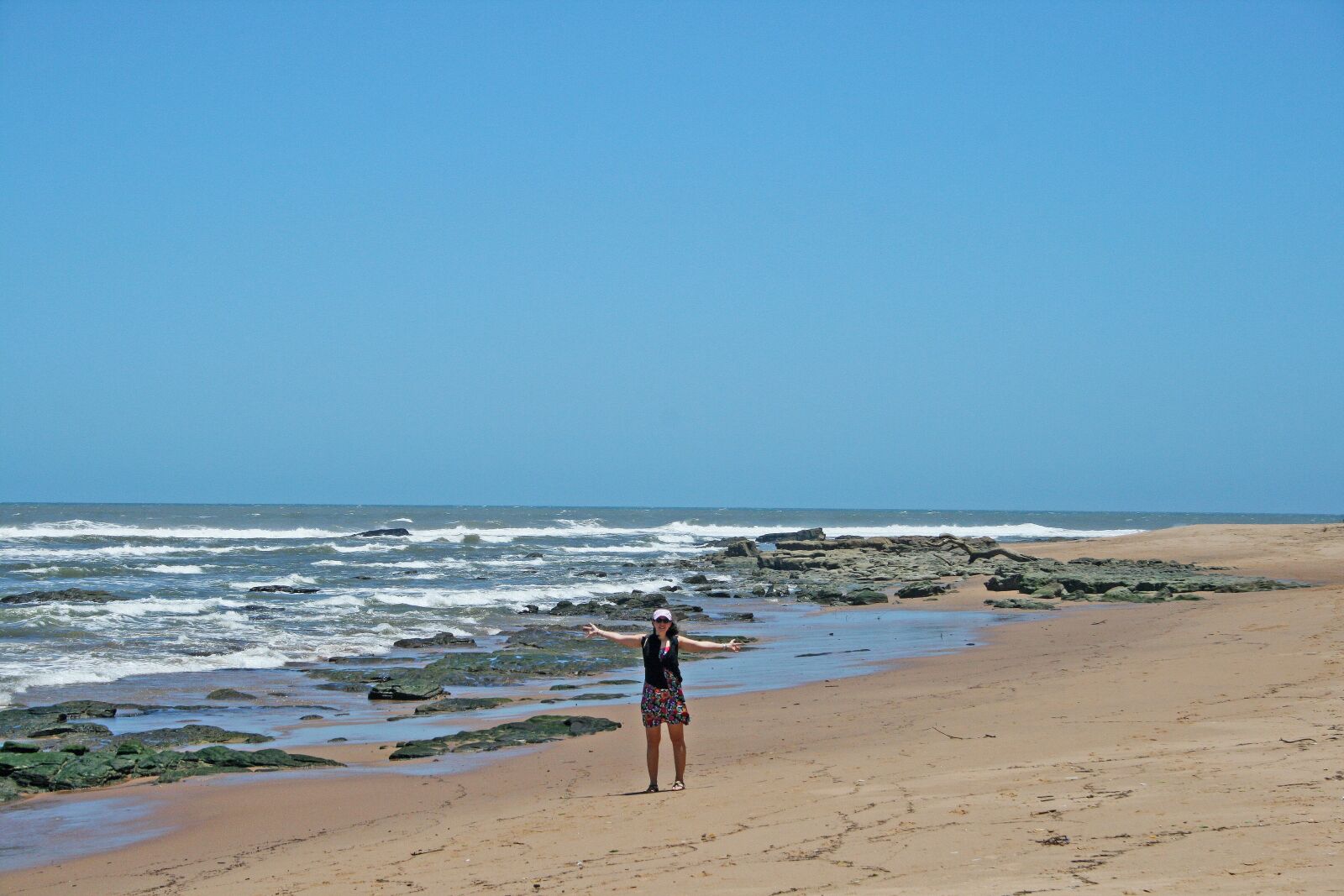 Canon EOS 400D (EOS Digital Rebel XTi / EOS Kiss Digital X) sample photo. Lady on beach, sea photography