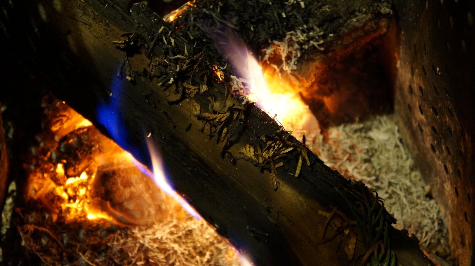 Sony Alpha a3000 sample photo. Fire, hot, flame photography