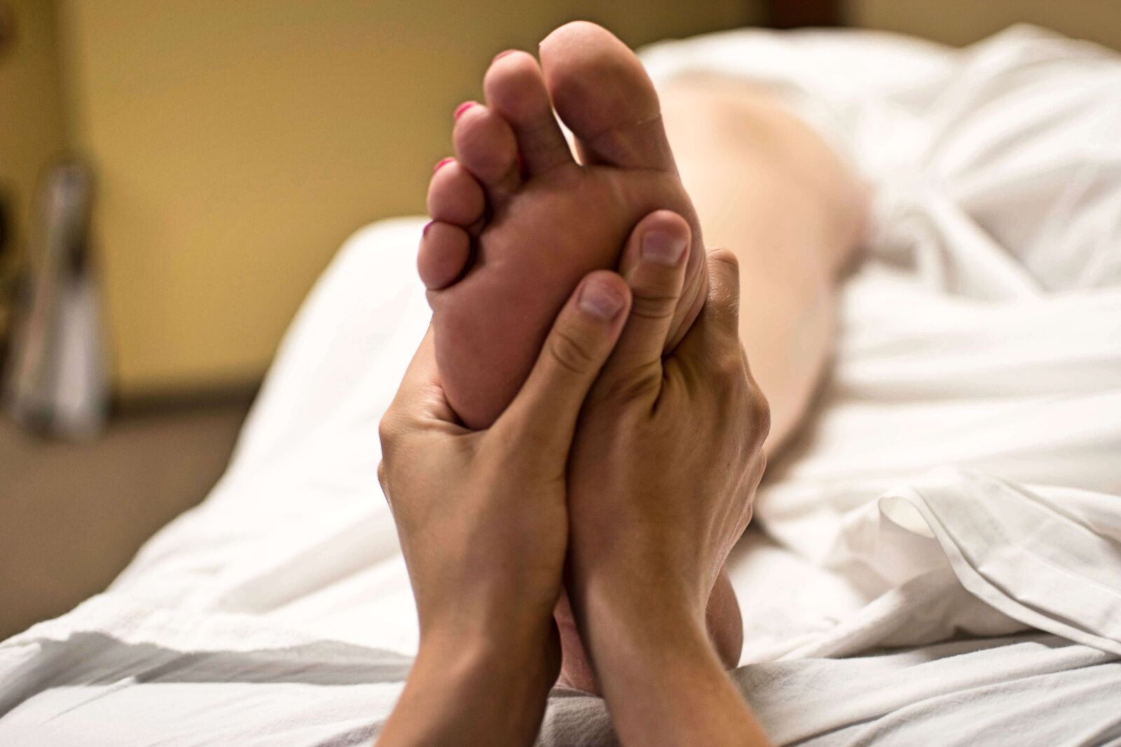 Nikon D5500 sample photo. Foot massage, reflexology, massage photography