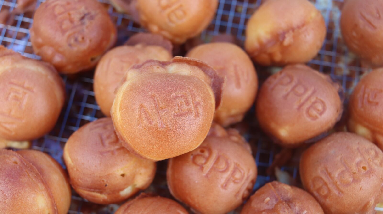 Canon EF-S 24mm F2.8 STM sample photo. Apple bread, chungju, korea photography