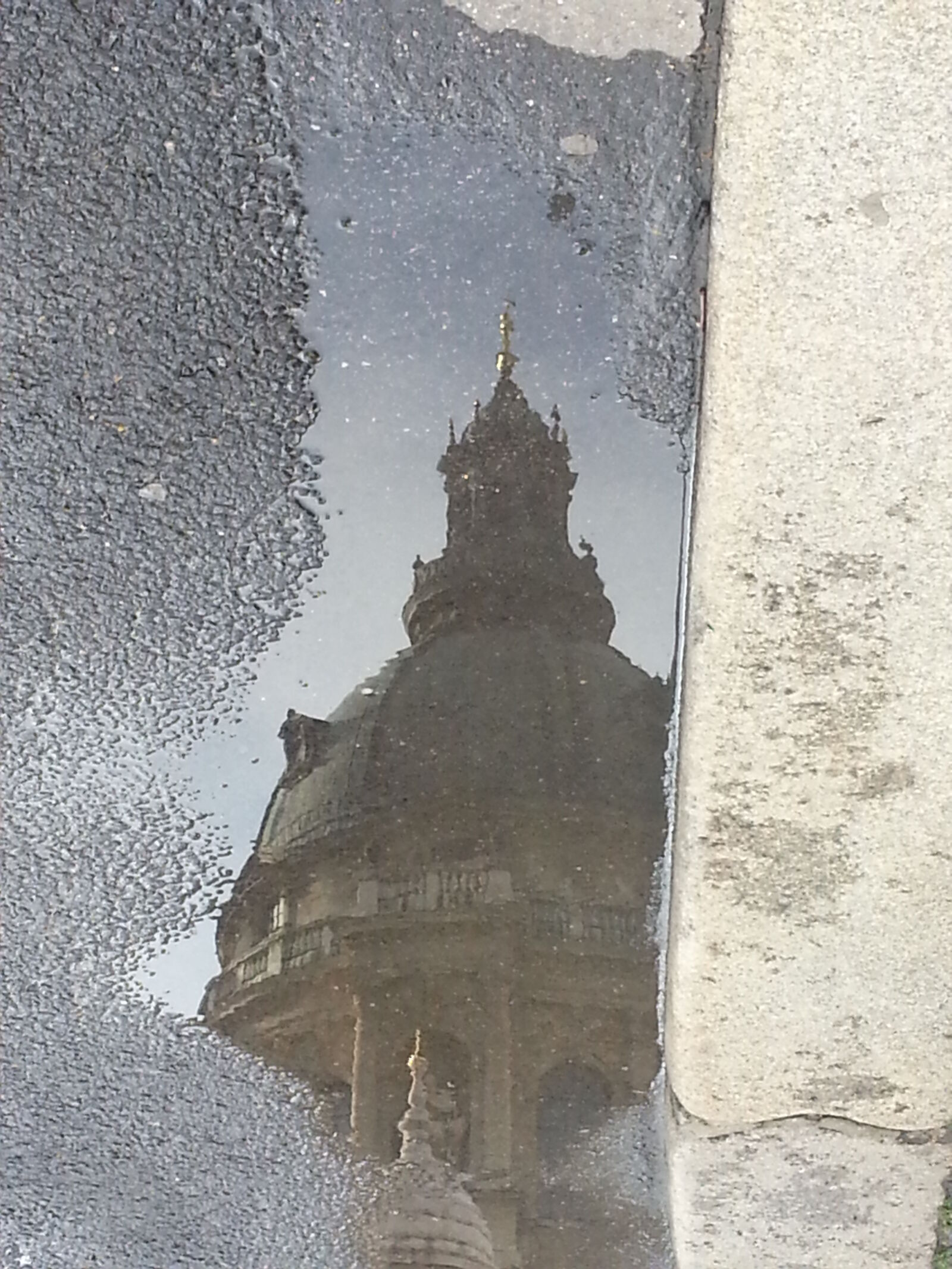 Samsung Galaxy S3 sample photo. Budapest, city, reflection, road photography