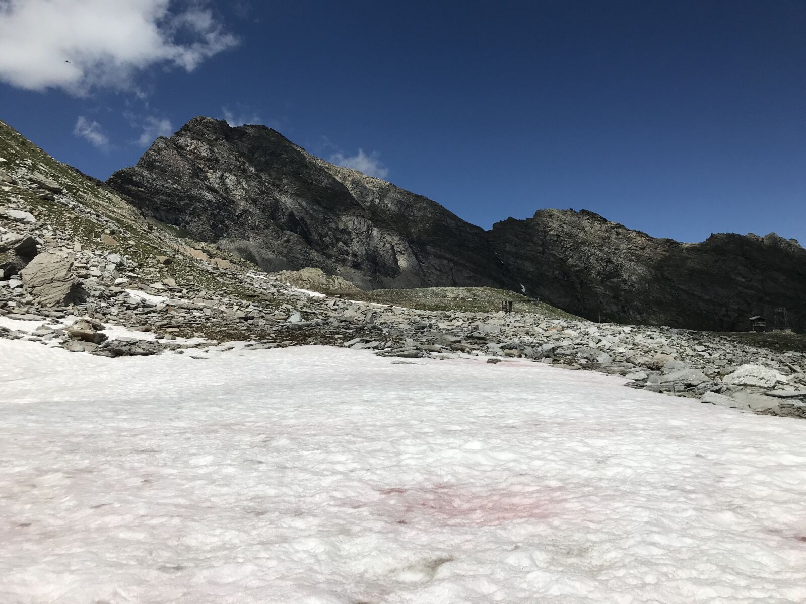 iPhone 7 back camera 3.99mm f/1.8 sample photo. Towards the rodond, alpine photography