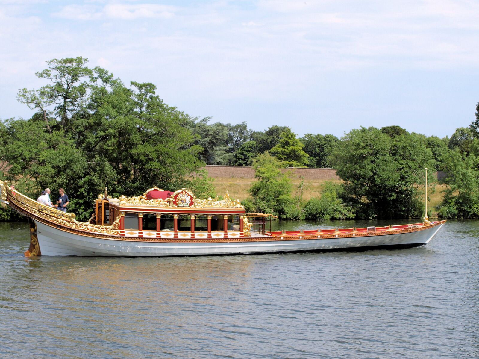 Olympus E-510 (EVOLT E-510) sample photo. Boat, barge, ornate photography
