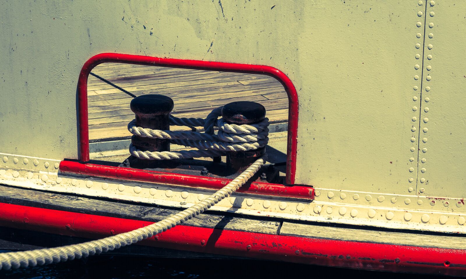 Canon EOS 650D (EOS Rebel T4i / EOS Kiss X6i) sample photo. Boat rope, bug, detail photography