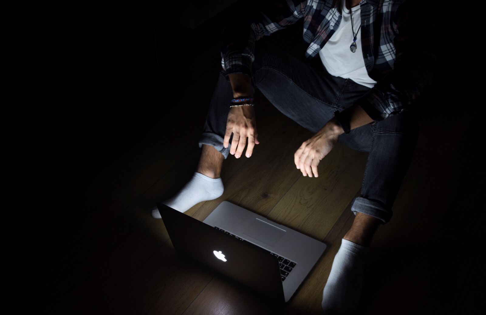 Nikon D5500 sample photo. Apple, computer, dark, hustle photography