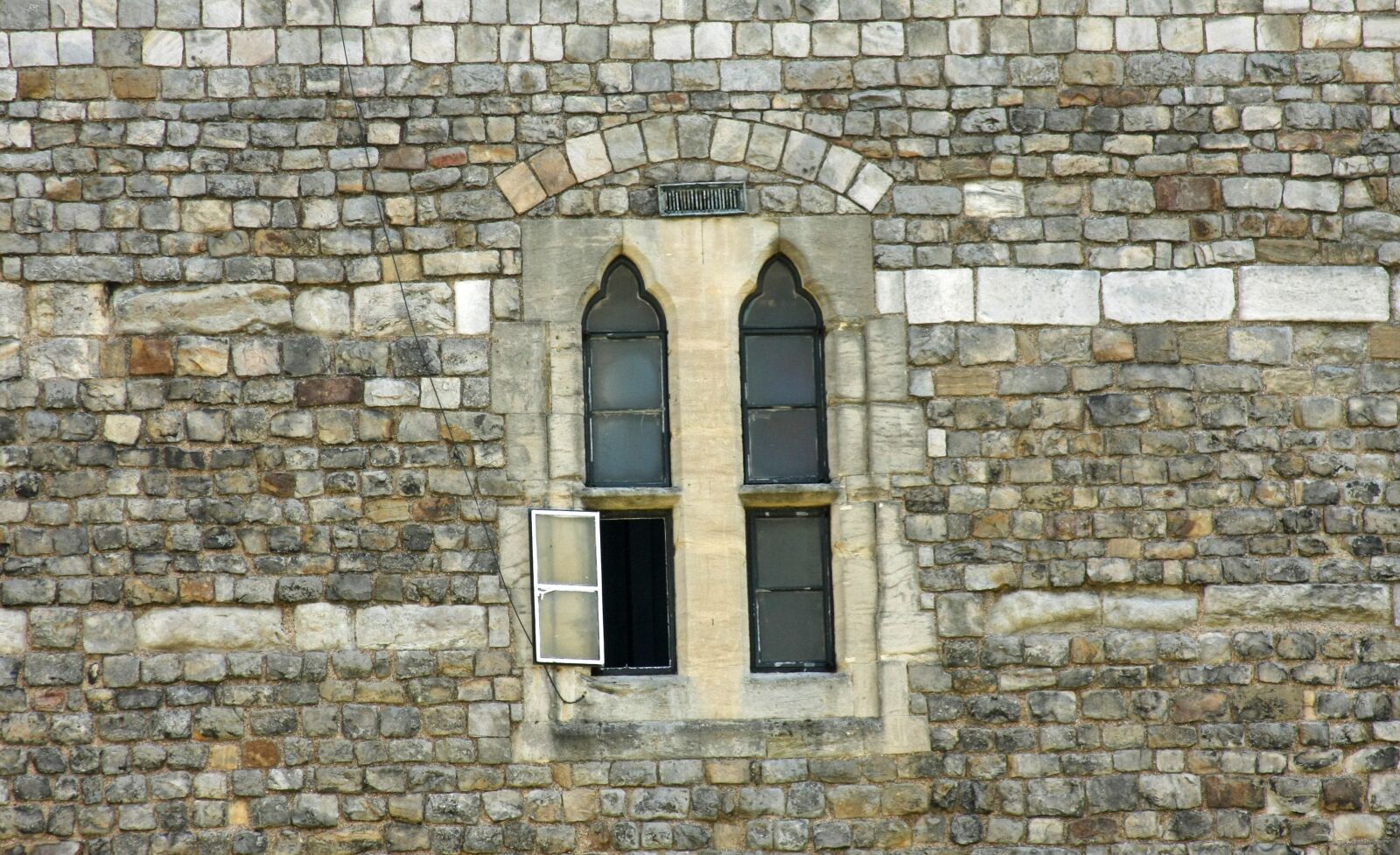 Canon EOS 40D sample photo. Window, castle, open photography