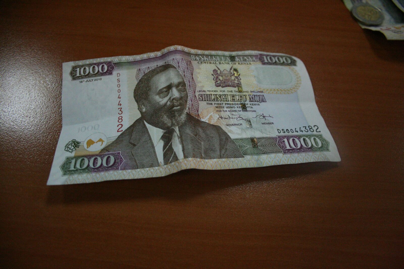 Canon EOS 350D (EOS Digital Rebel XT / EOS Kiss Digital N) sample photo. Kenya, kenyan currency, shilling photography