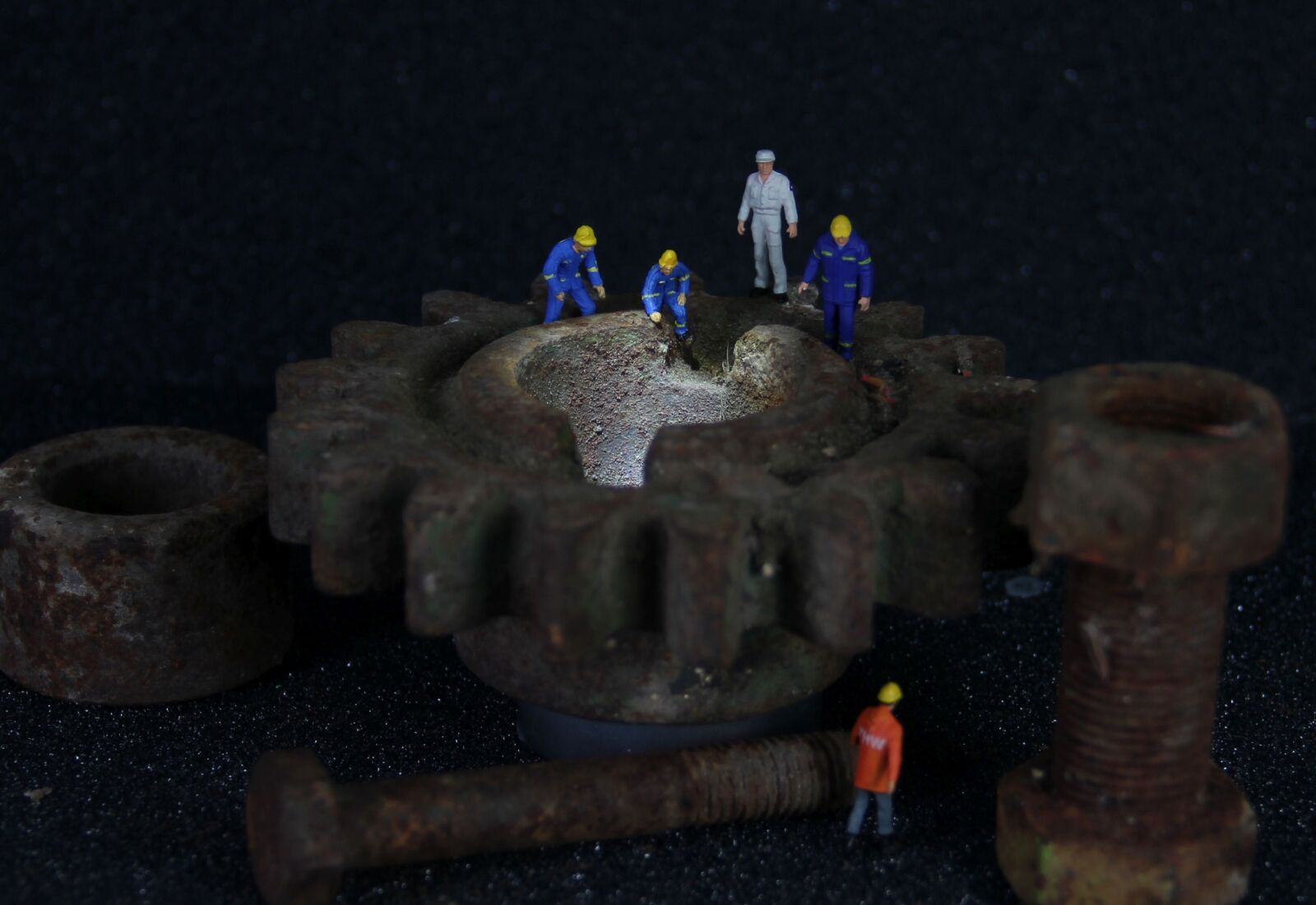 Canon EOS 550D (EOS Rebel T2i / EOS Kiss X4) sample photo. Industry, mechanics, miniature figures photography