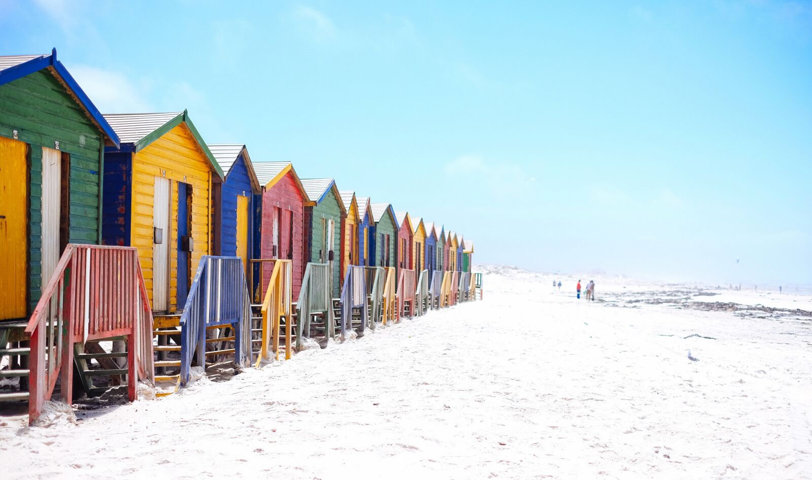 Fujifilm X-T10 + Fujifilm XF 35mm F1.4 R sample photo. Beach, beach huts, colorful photography