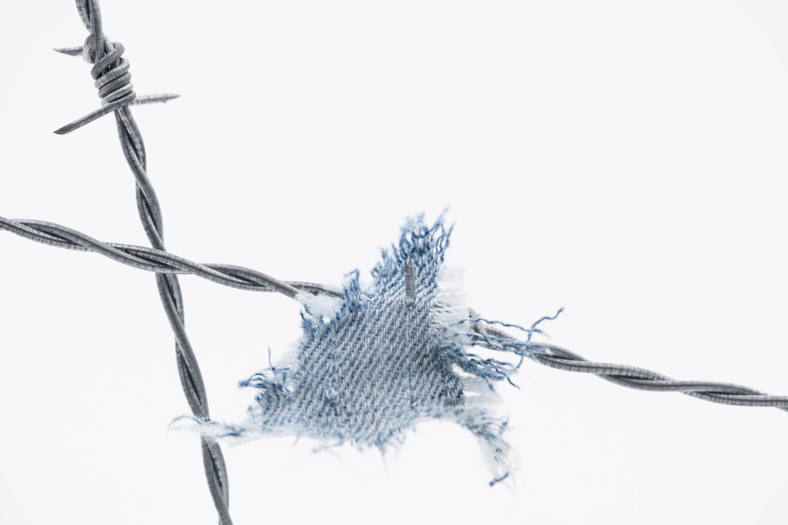 Fujifilm X-T2 + Fujifilm XF 80mm F2.8 R LM OIS WR Macro sample photo. Barbed wire, fabric, rip photography
