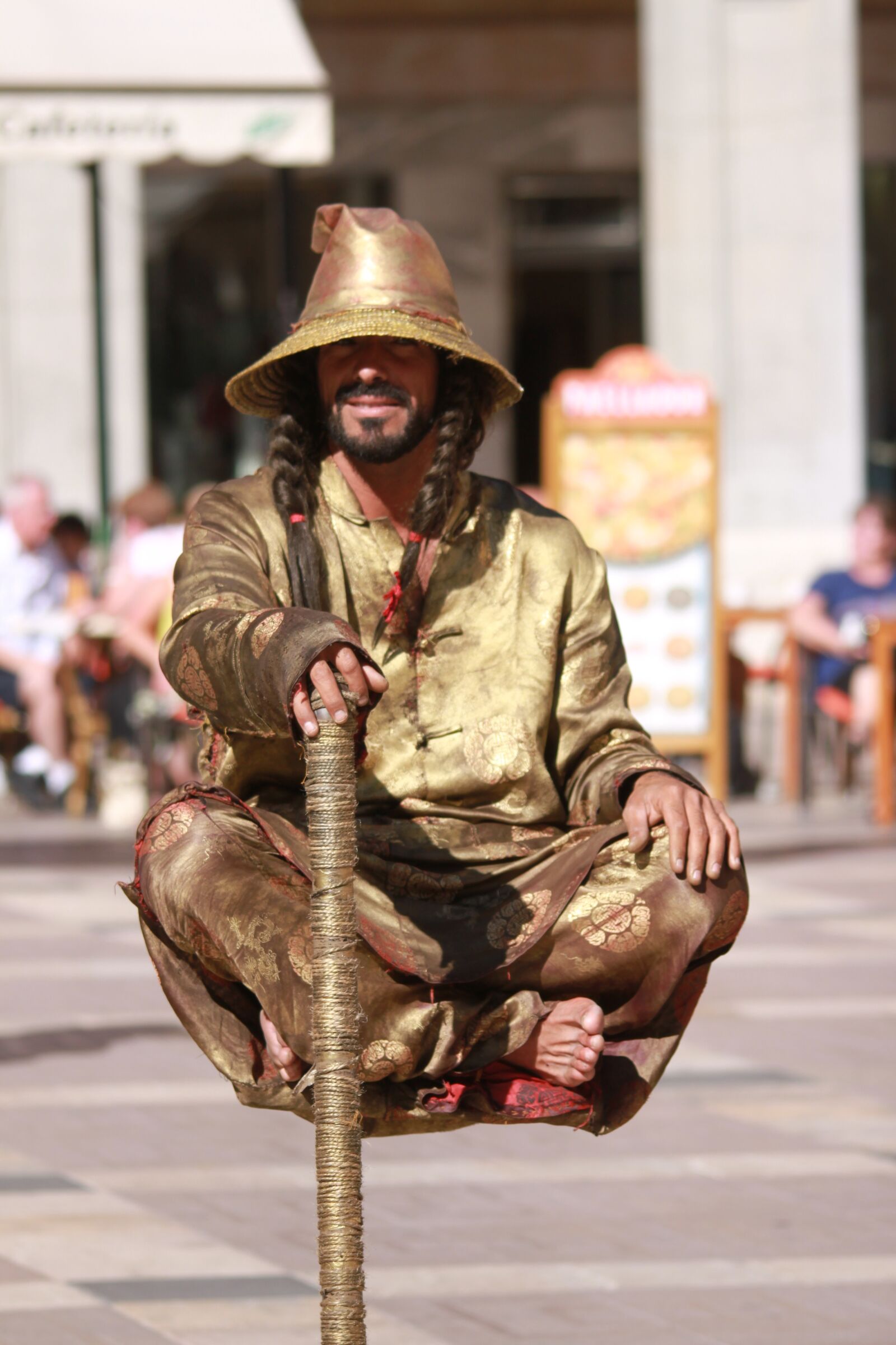 Canon EOS 500D (EOS Rebel T1i / EOS Kiss X3) sample photo. Jester, street artists, illusionist photography