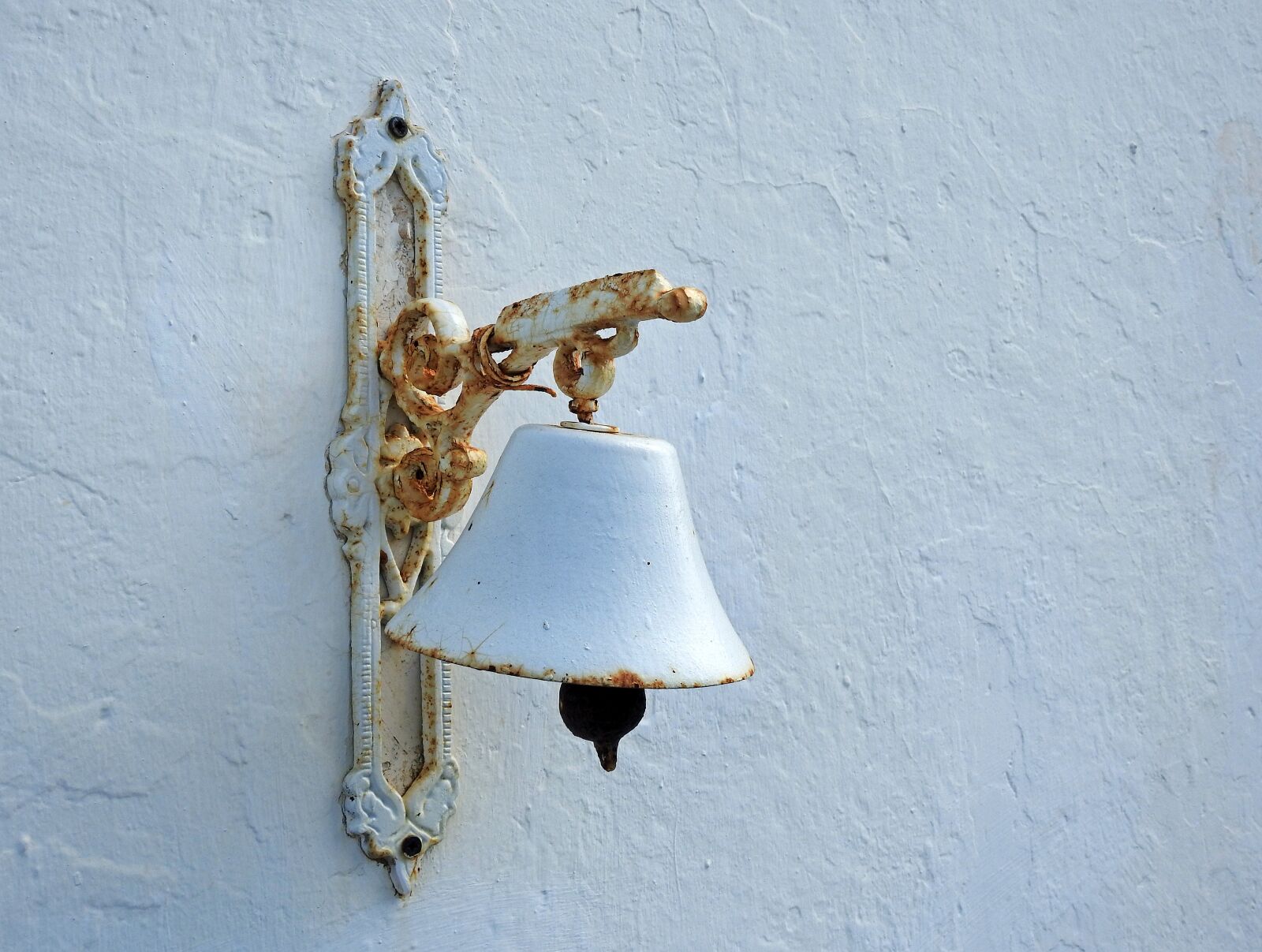 Nikon Coolpix P900 sample photo. Bell, rust, fitting photography