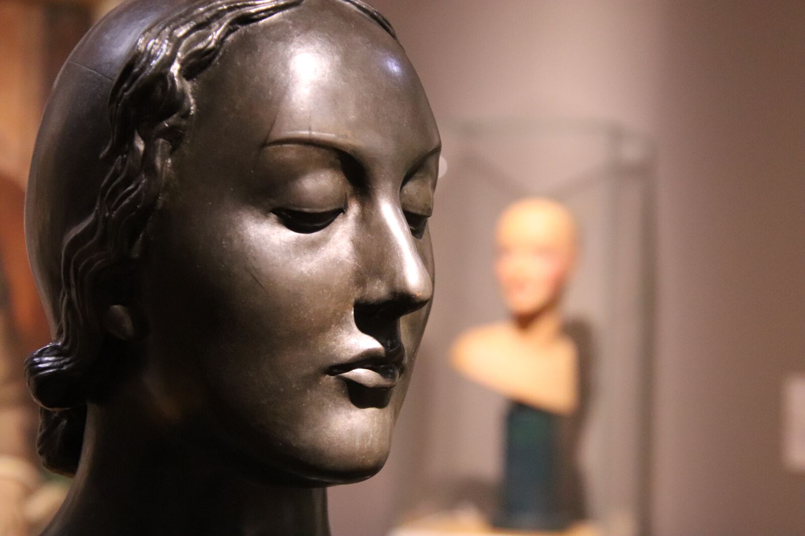 Canon EOS 800D (EOS Rebel T7i / EOS Kiss X9i) sample photo. Sculpture, bronze, woman photography