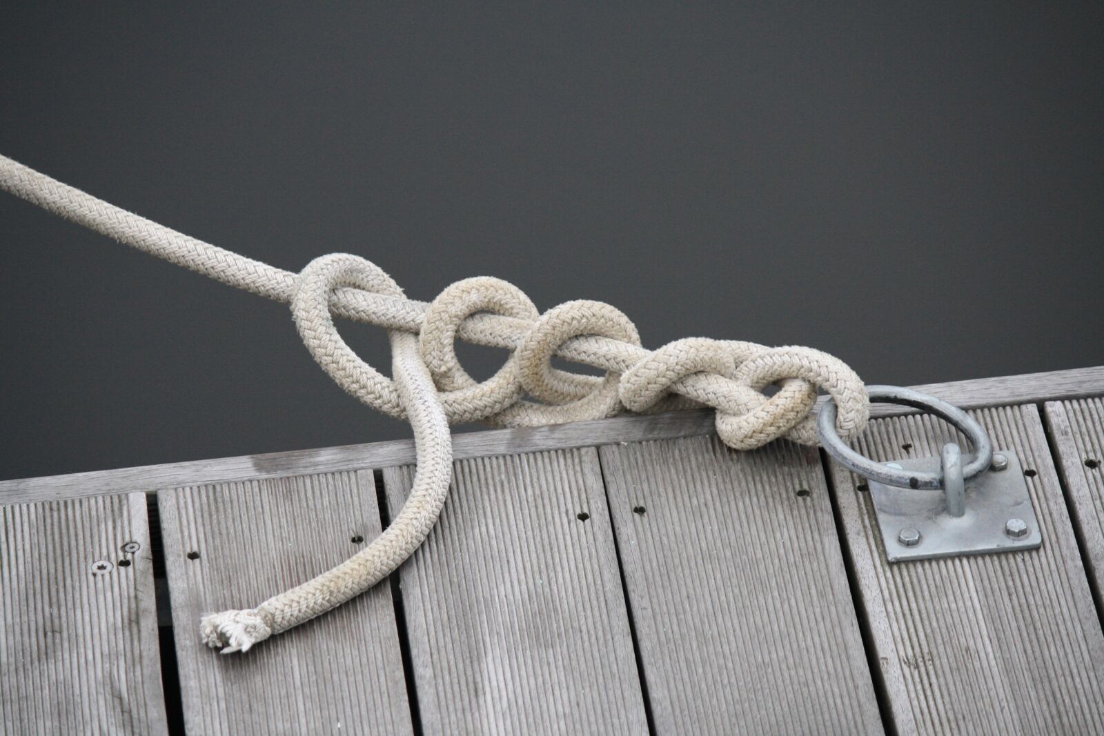 Canon EOS 1000D (EOS Digital Rebel XS / EOS Kiss F) sample photo. Knot, boat, rope photography