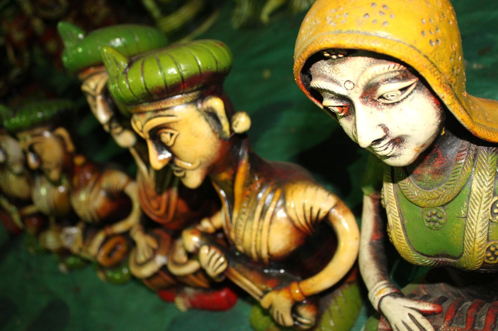 Canon EOS 500D (EOS Rebel T1i / EOS Kiss X3) sample photo. Colorful, paint, india, sculpture photography