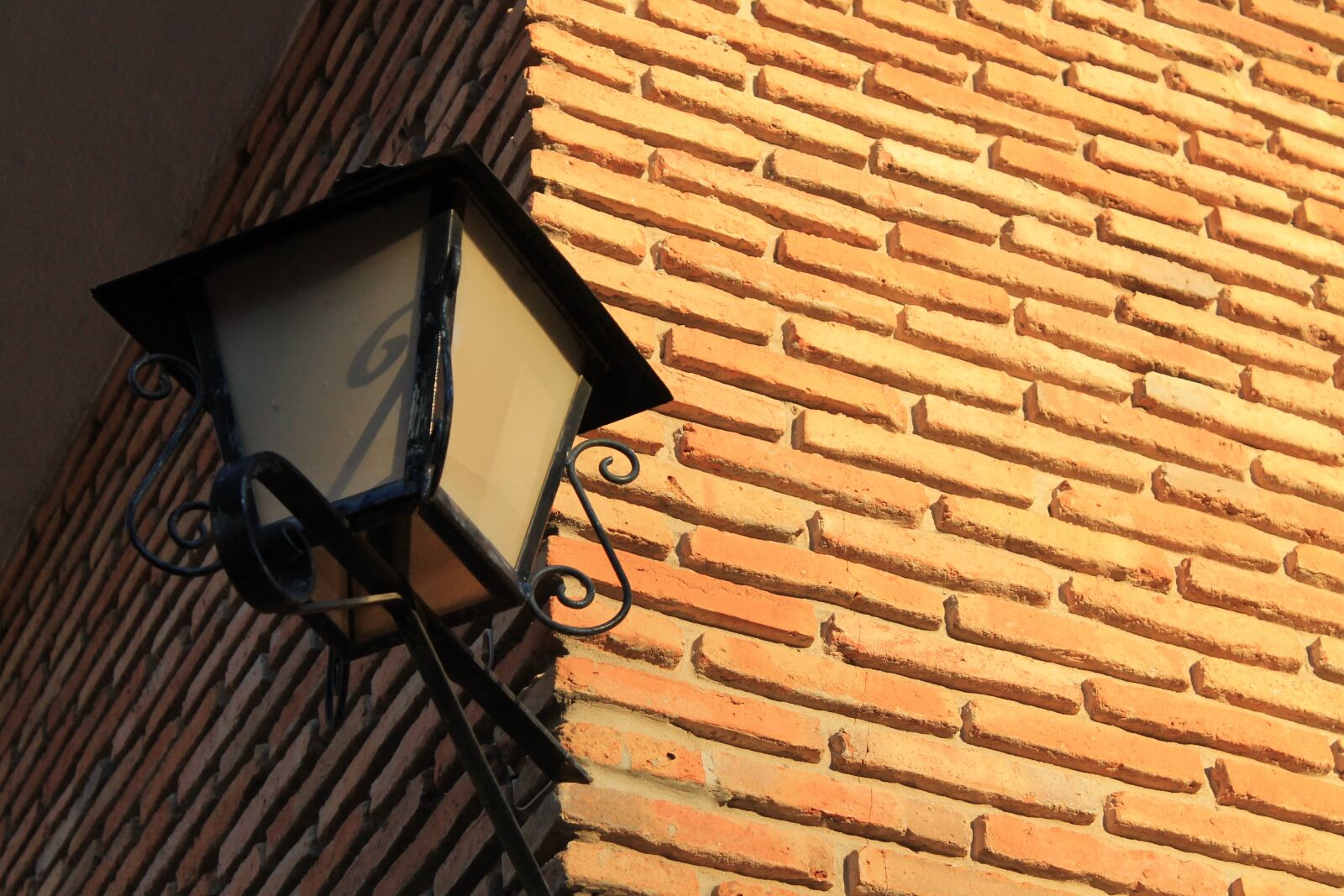 Canon EOS 1100D (EOS Rebel T3 / EOS Kiss X50) sample photo. Lighting, facade, lights photography