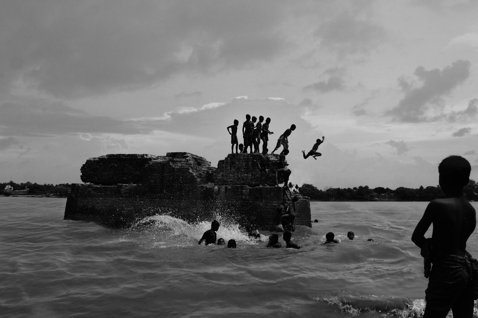 Canon EOS 500D (EOS Rebel T1i / EOS Kiss X3) sample photo. Bangladesh, canal, fisherman, flower photography