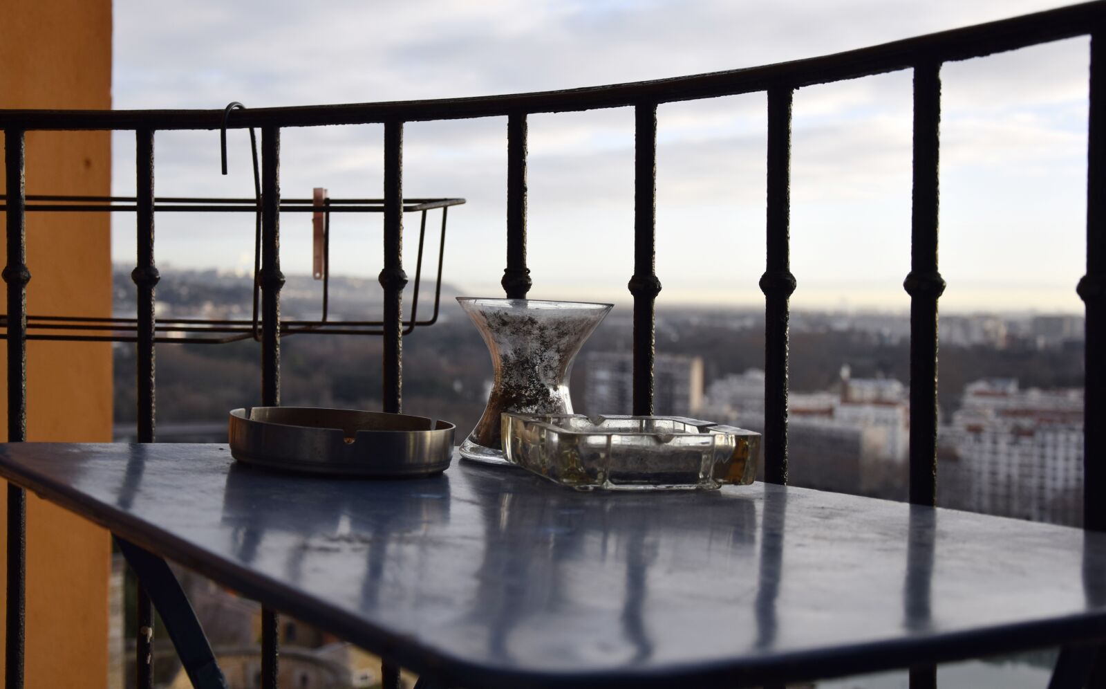 Nikon D3300 sample photo. Balcony, table, ashtray photography