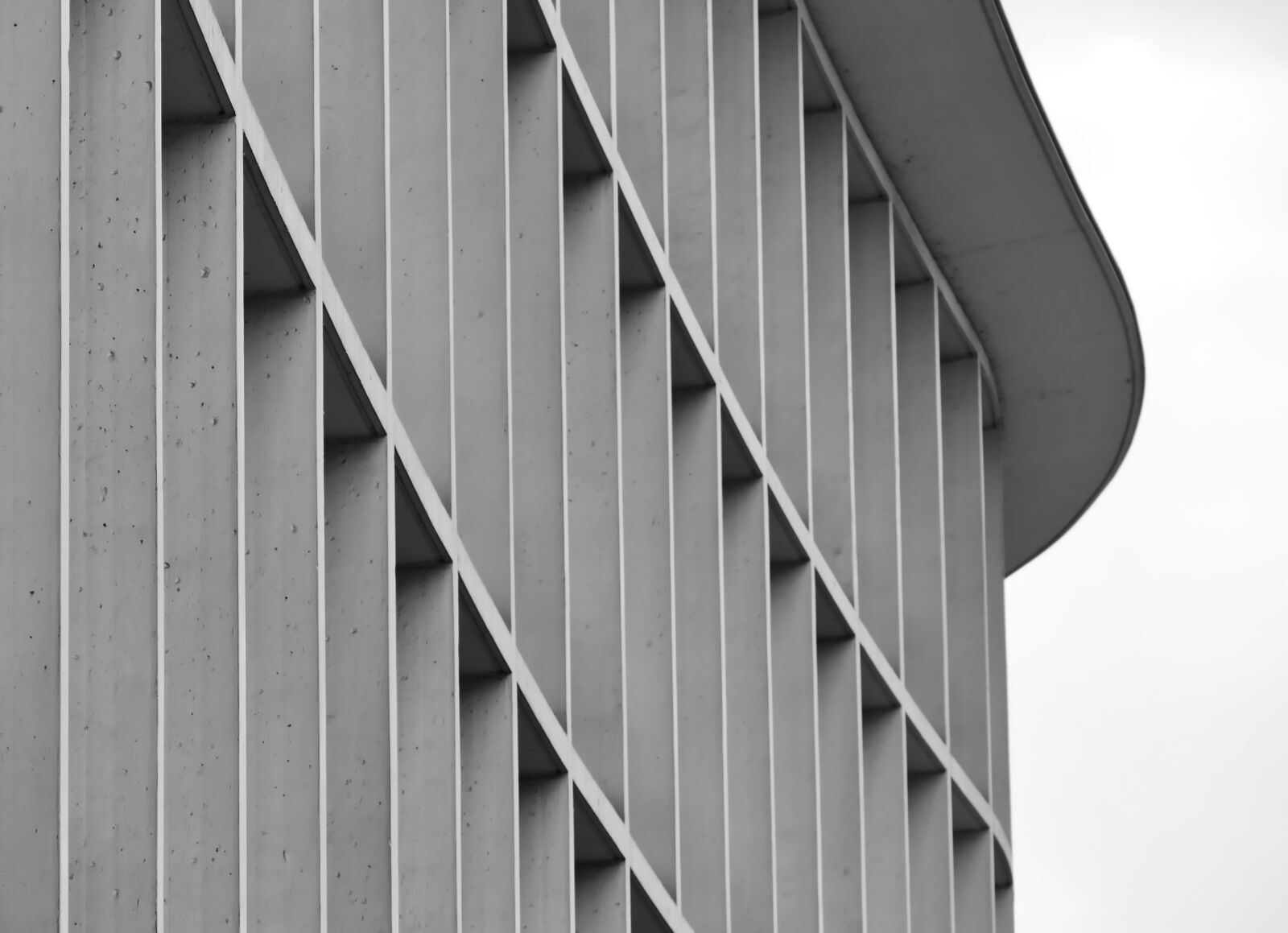Panasonic Lumix DMC-FZ1000 sample photo. Perspective, wall, architecture photography