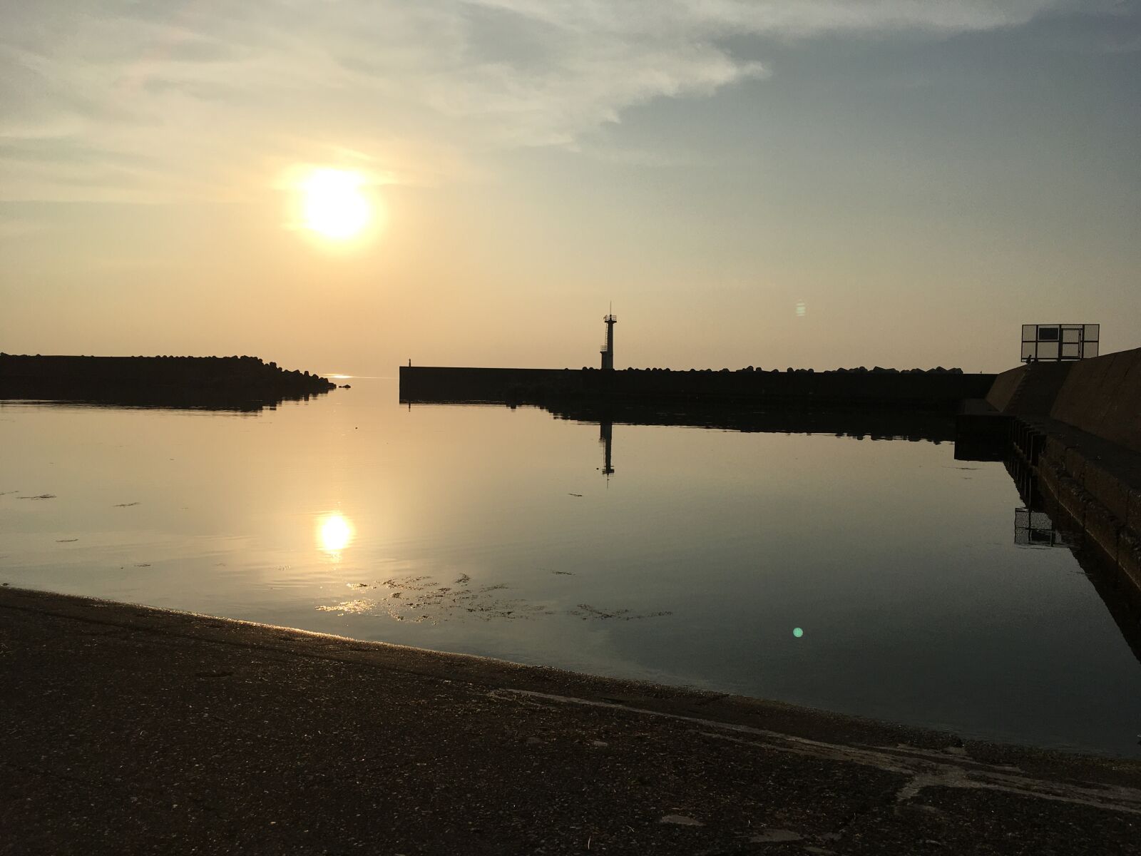iPhone SE back camera 4.15mm f/2.2 sample photo. Evening, sunset, sea photography