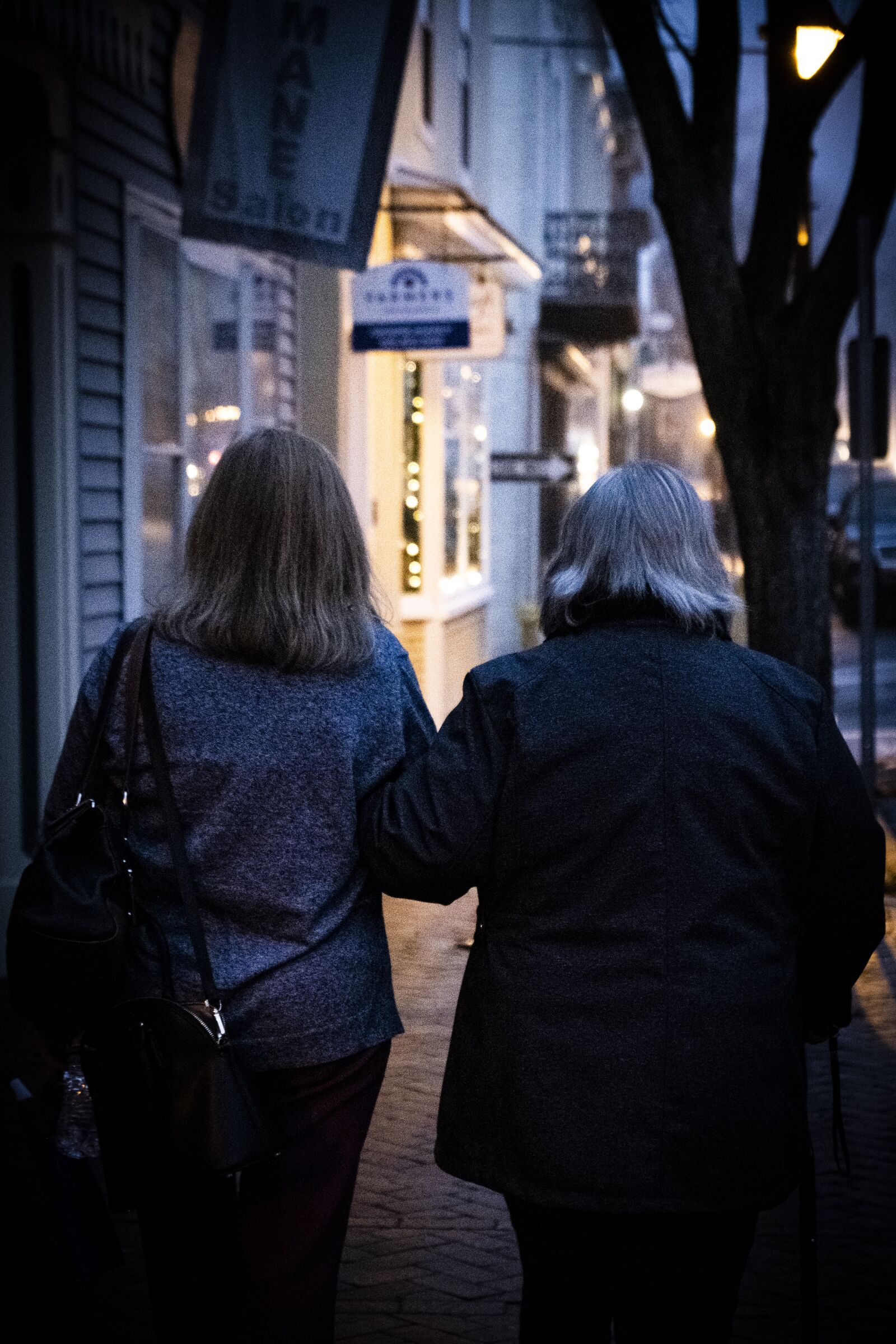 Fujifilm X-T3 sample photo. Street photography, family, hope photography