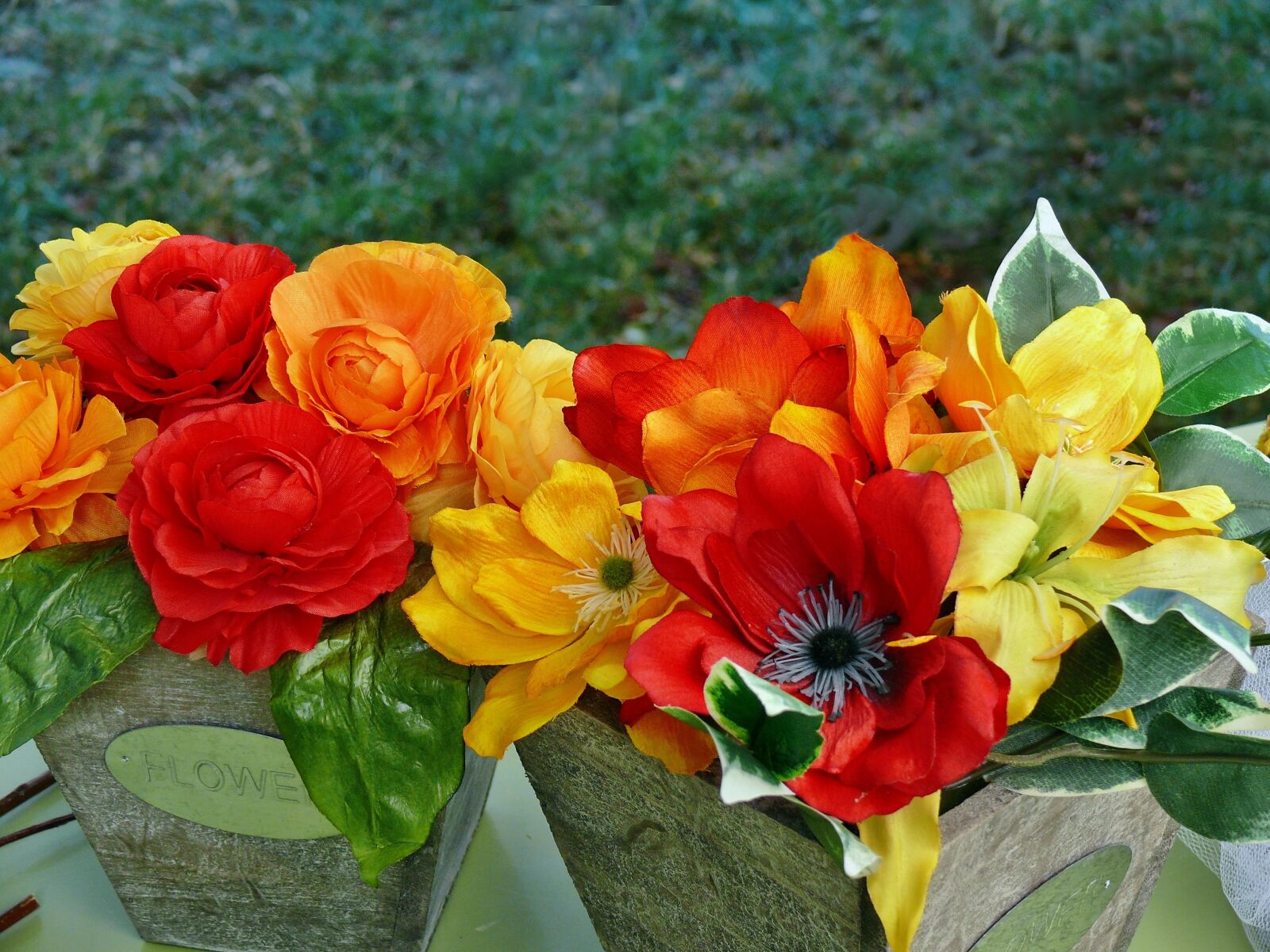 Panasonic DMC-FZ50 sample photo. Faux flowers, feast in photography