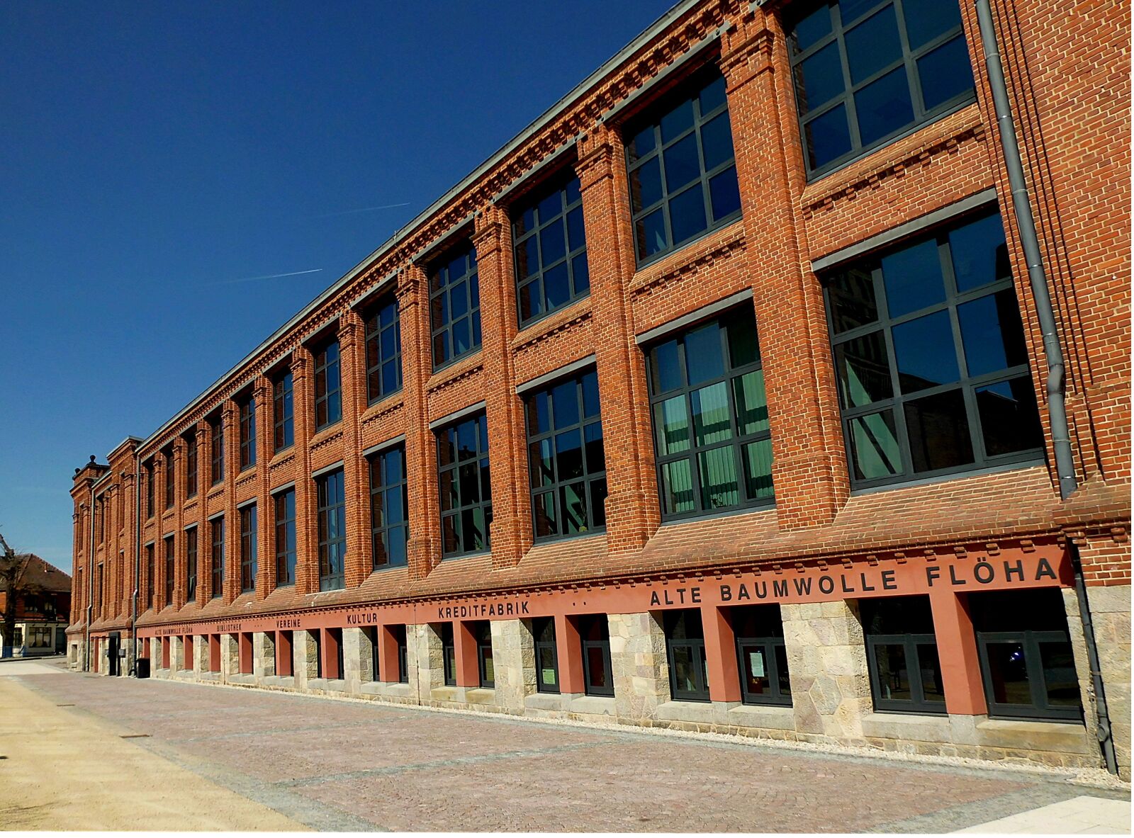 MEDION MD86824 sample photo. Fl ha, bank building photography