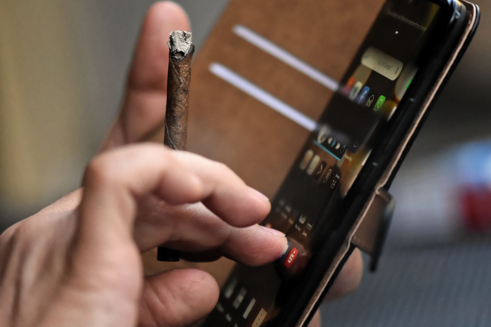 Nikon D7200 sample photo. Smartphone, finger, tap photography