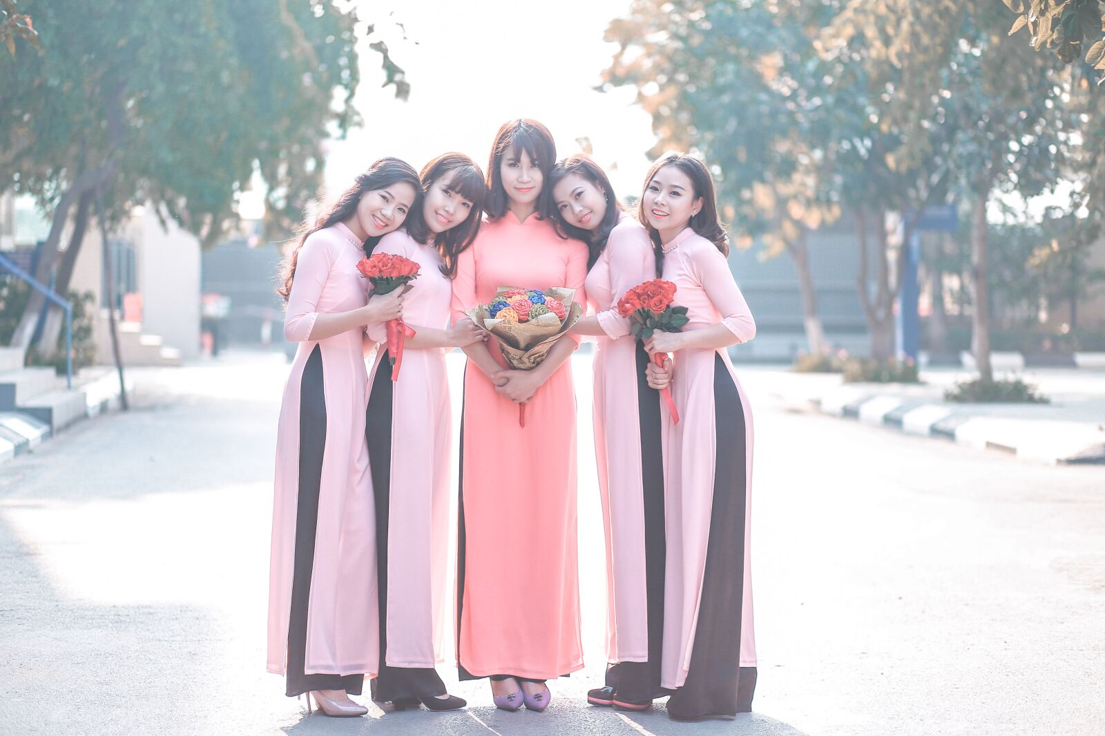 Canon EF 85mm F1.8 USM sample photo. Outdoors, woman, people photography