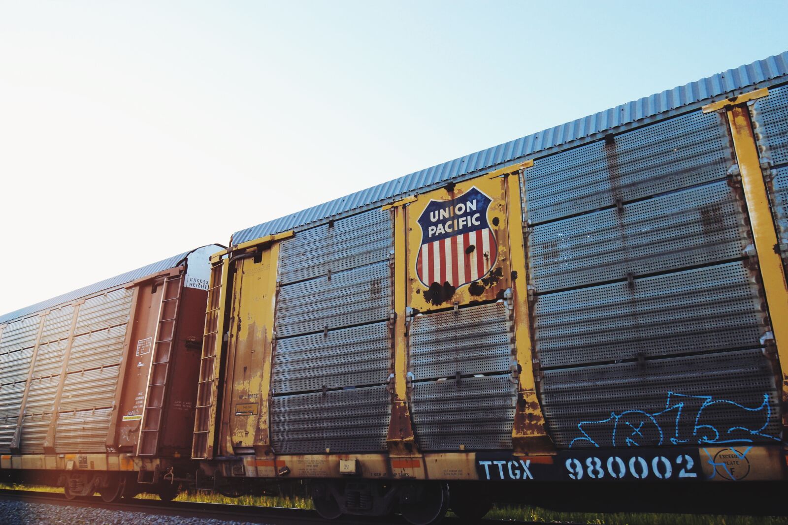 Canon EF 16-35mm F4L IS USM sample photo. Caboose, commerce, container photography