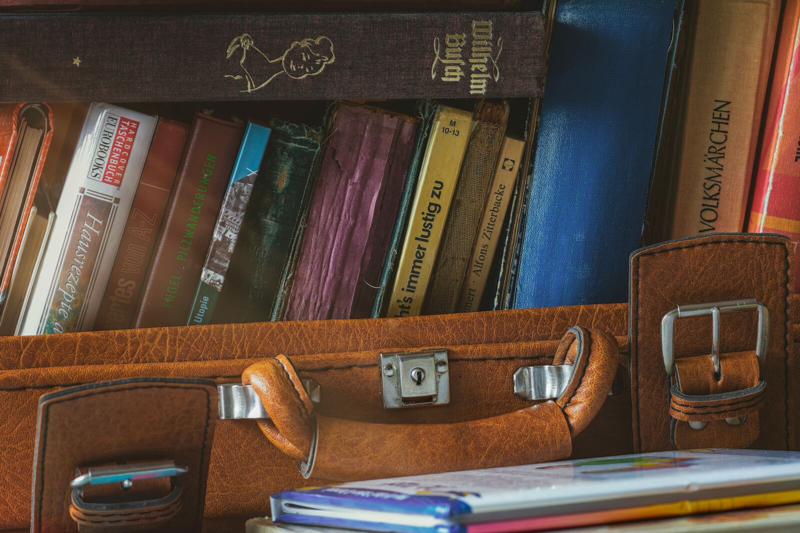 Nikon D7200 sample photo. Luggage, books, nostalgia photography