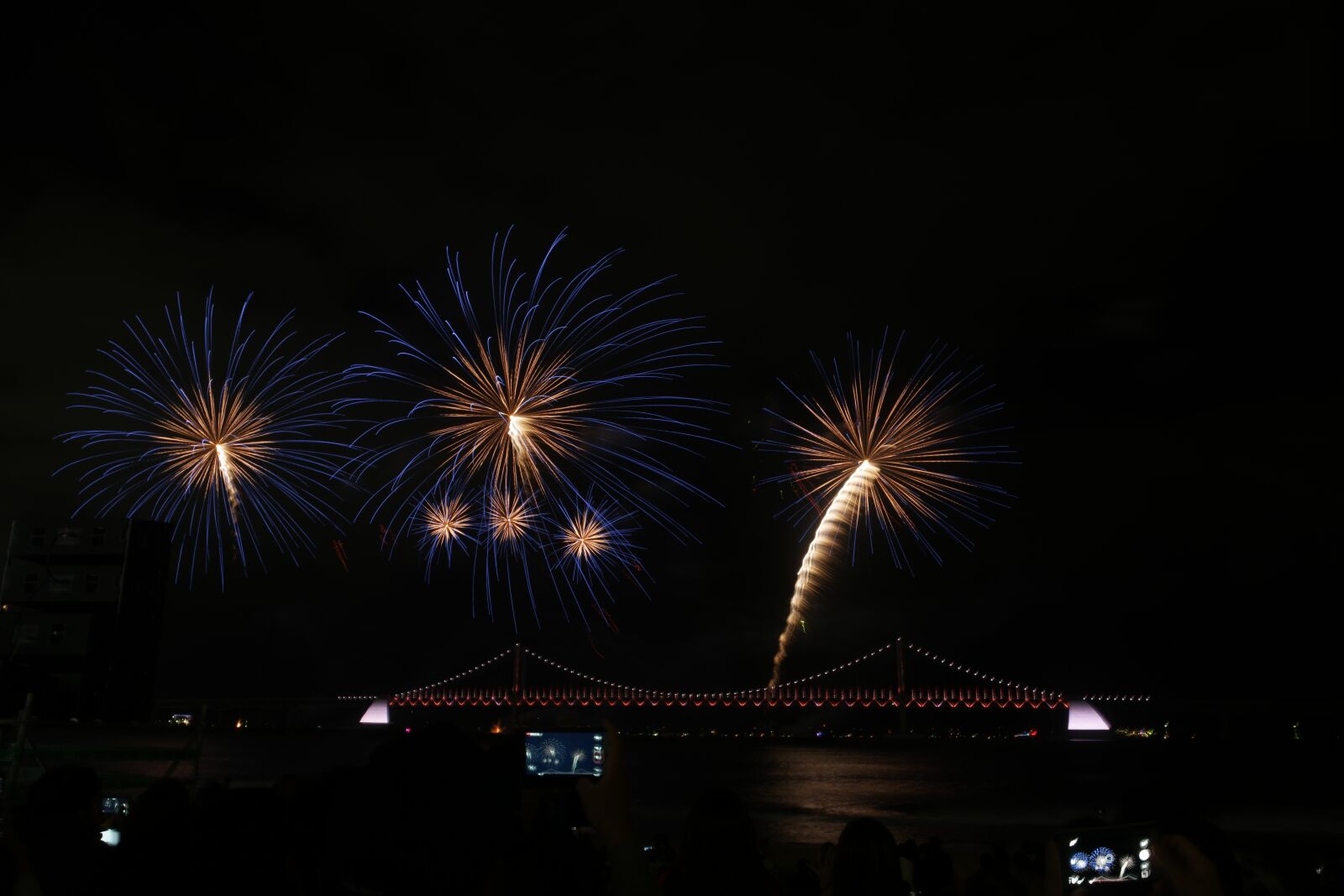 Samsung NX500 + Samsung NX 16-50mm F3.5-5.6 Power Zoom ED OIS sample photo. Fireworks, light, light stem photography