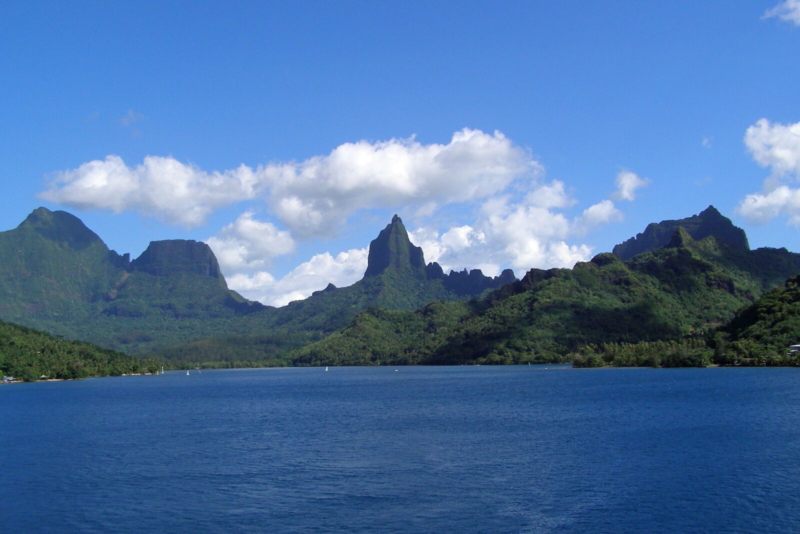 Olympus SP500UZ sample photo. Moorea, french, polynesia photography