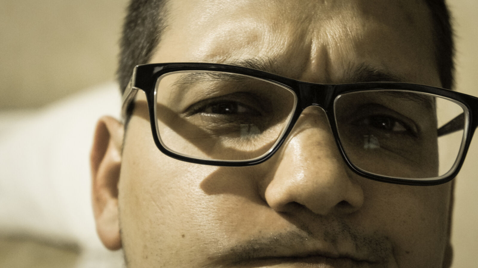 Sony Alpha NEX-3 + Sony E 18-55mm F3.5-5.6 OSS sample photo. Eye, glasses, eyes, face photography