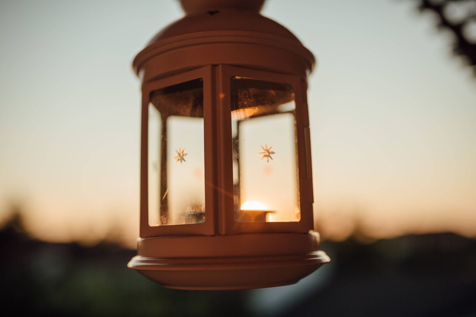 Sigma 35mm F1.4 DG HSM Art sample photo. Glass, lantern, sun, sunlight photography
