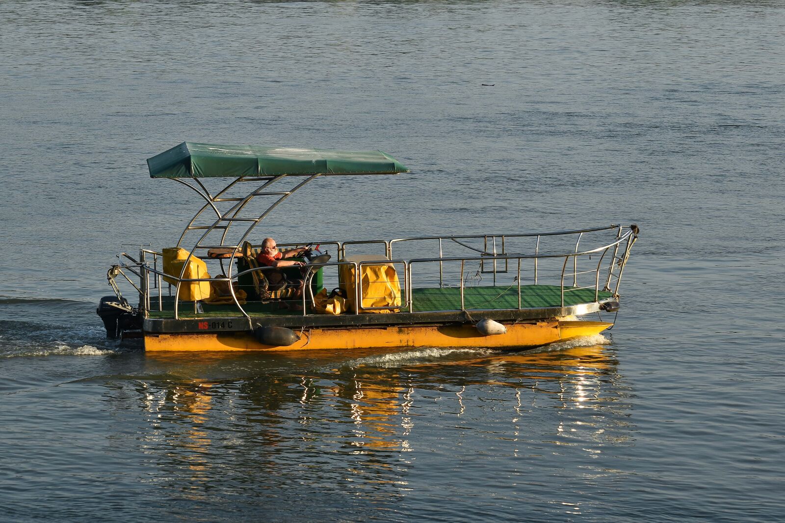 Nikon D5500 sample photo. Motorboat, vehicle, recreation, river photography