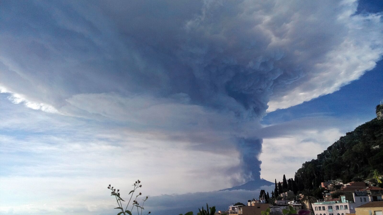LG H500F sample photo. Volcano, eruption, earth photography