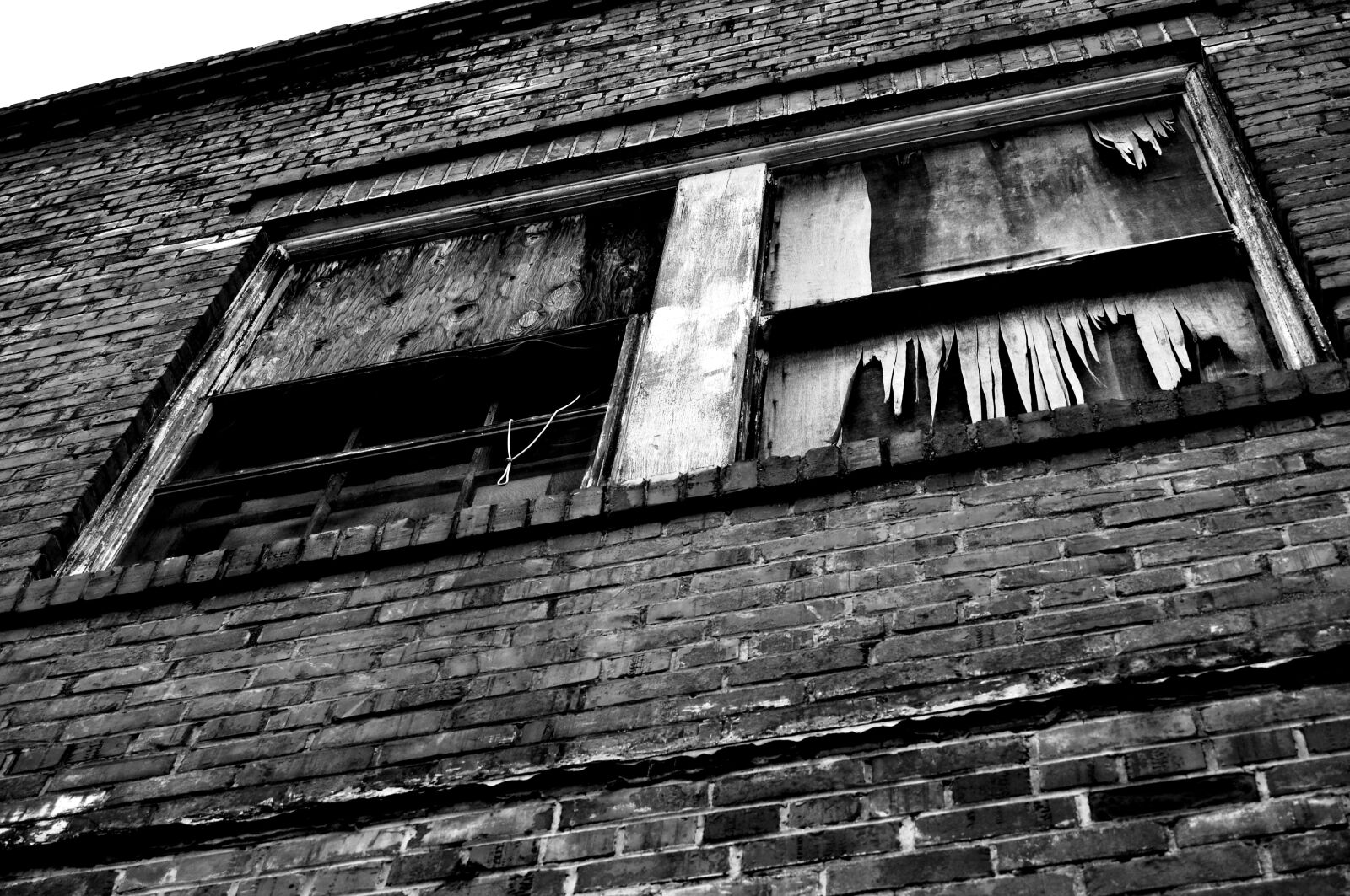 Nikon D5000 sample photo. Old, broken, window photography