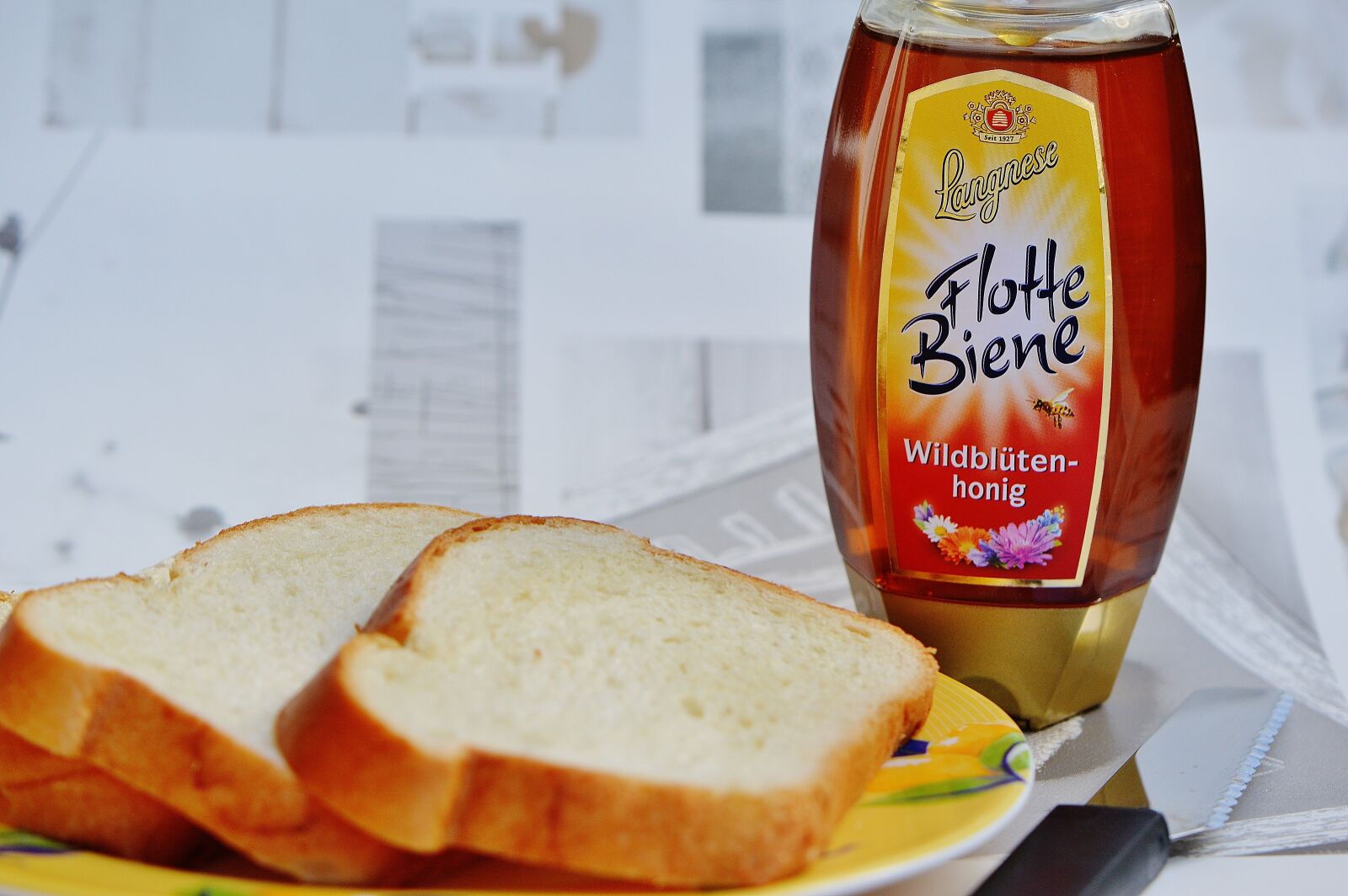 Nikon D3200 sample photo. Breakfast, bread, honey photography