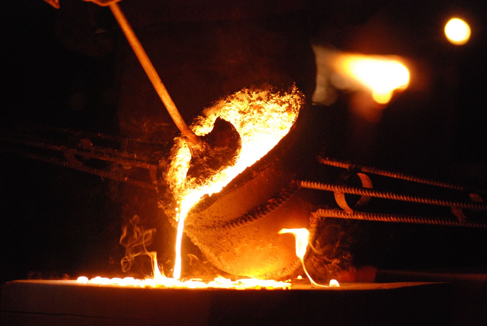 Nikon D80 sample photo. Iron pour, iron, hot photography